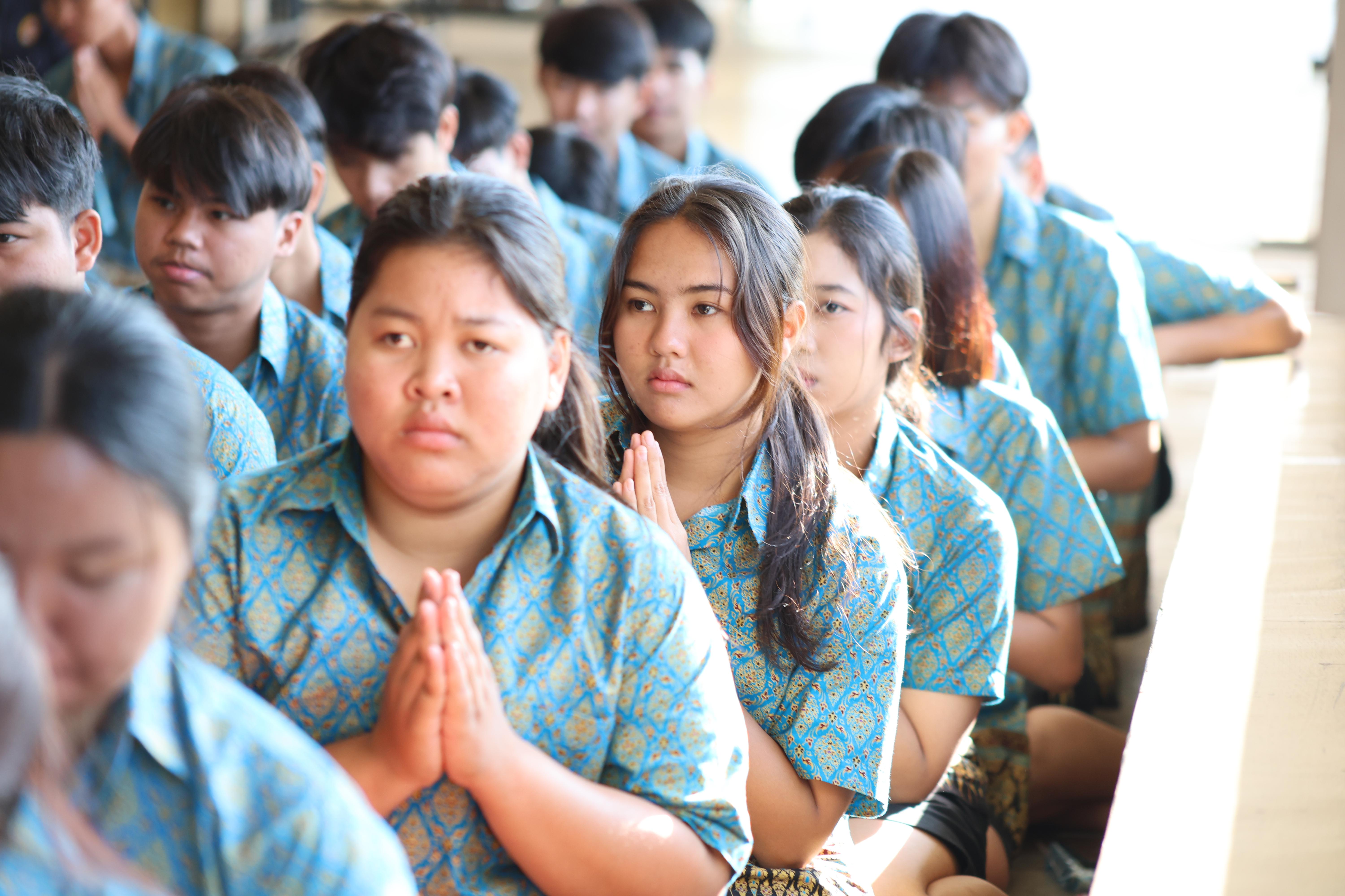 15. ทำบุญปีใหม่โปรแกรมวิชาพลศึกษา