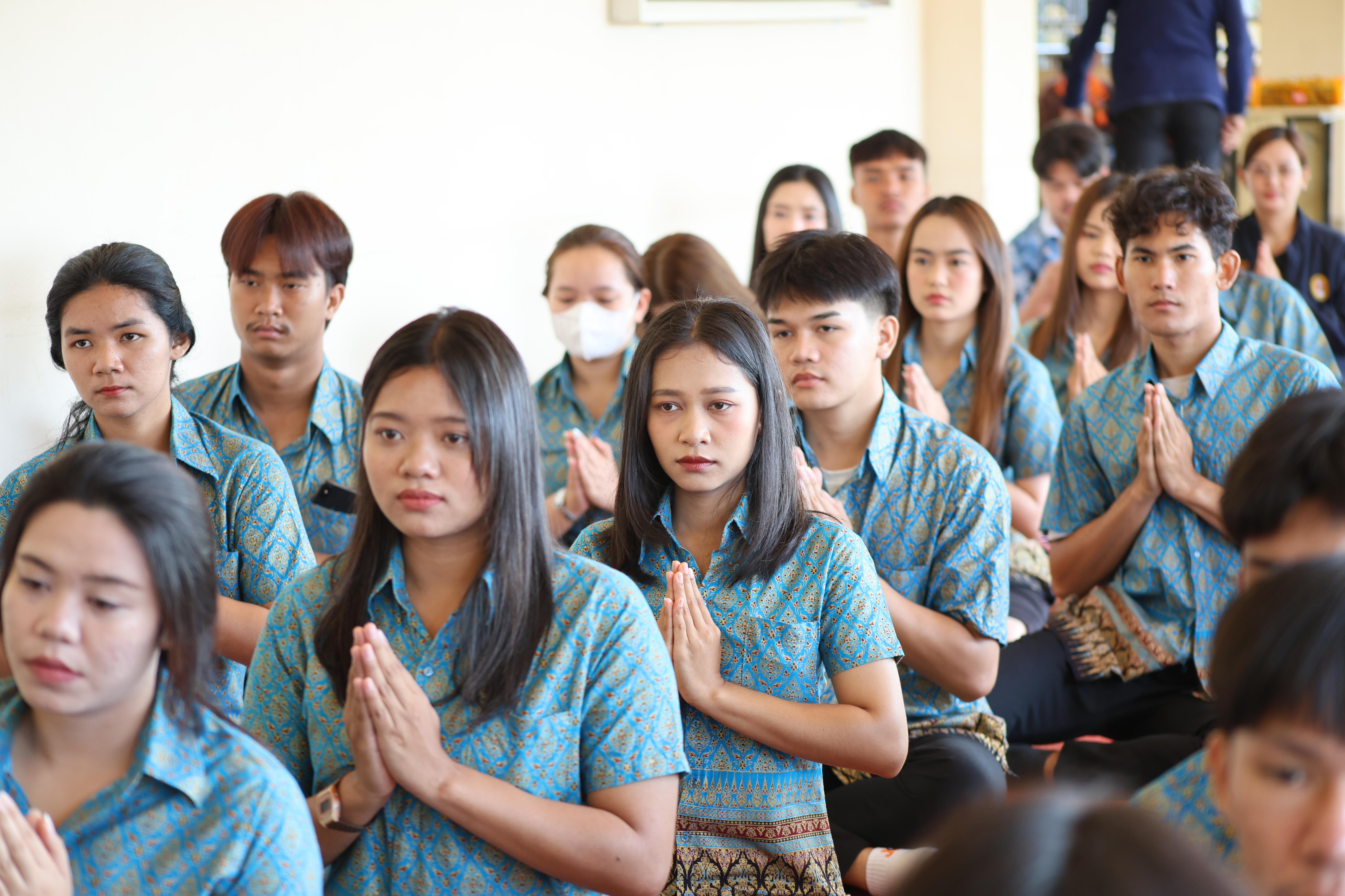 17. ทำบุญปีใหม่โปรแกรมวิชาพลศึกษา