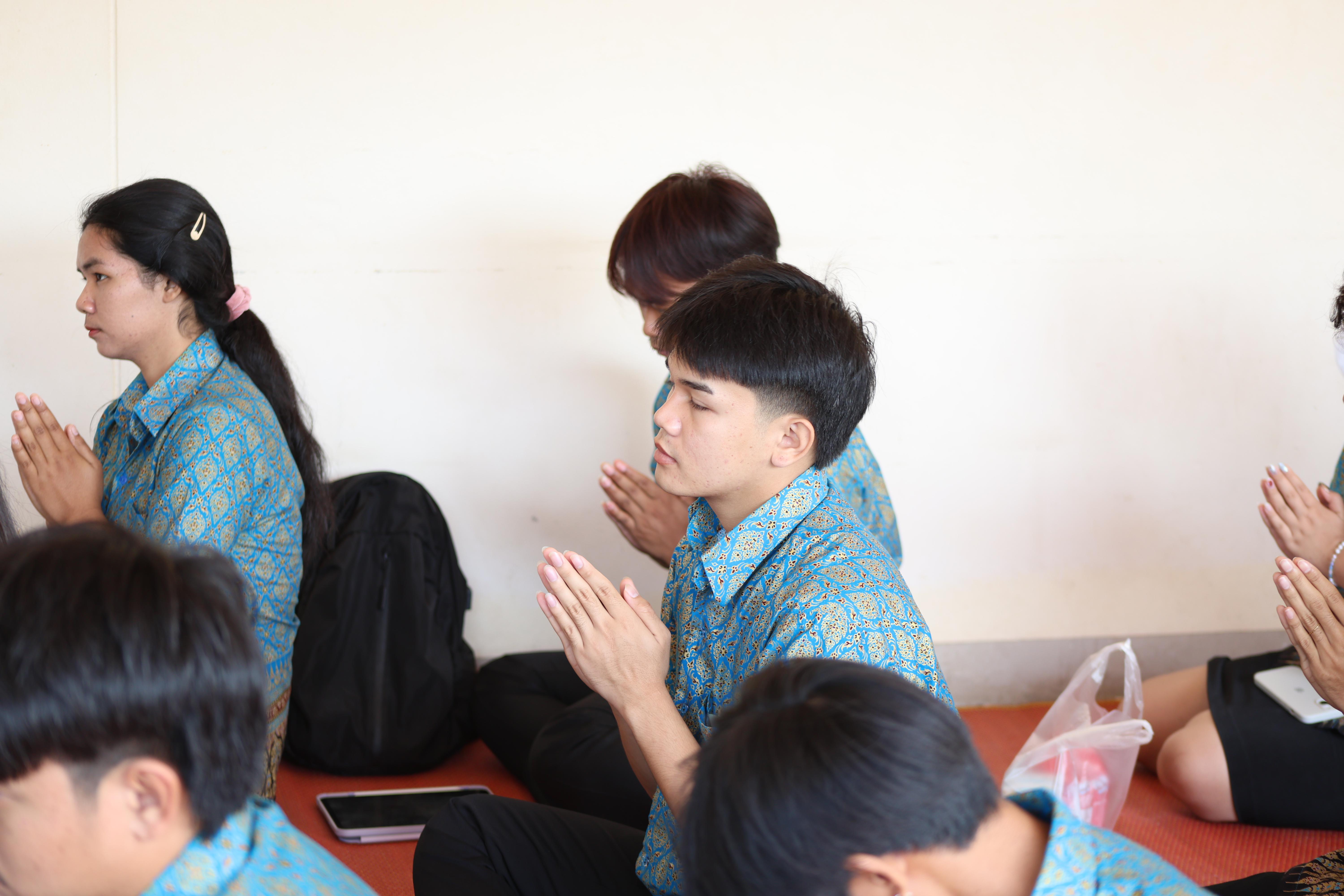 21. ทำบุญปีใหม่โปรแกรมวิชาพลศึกษา