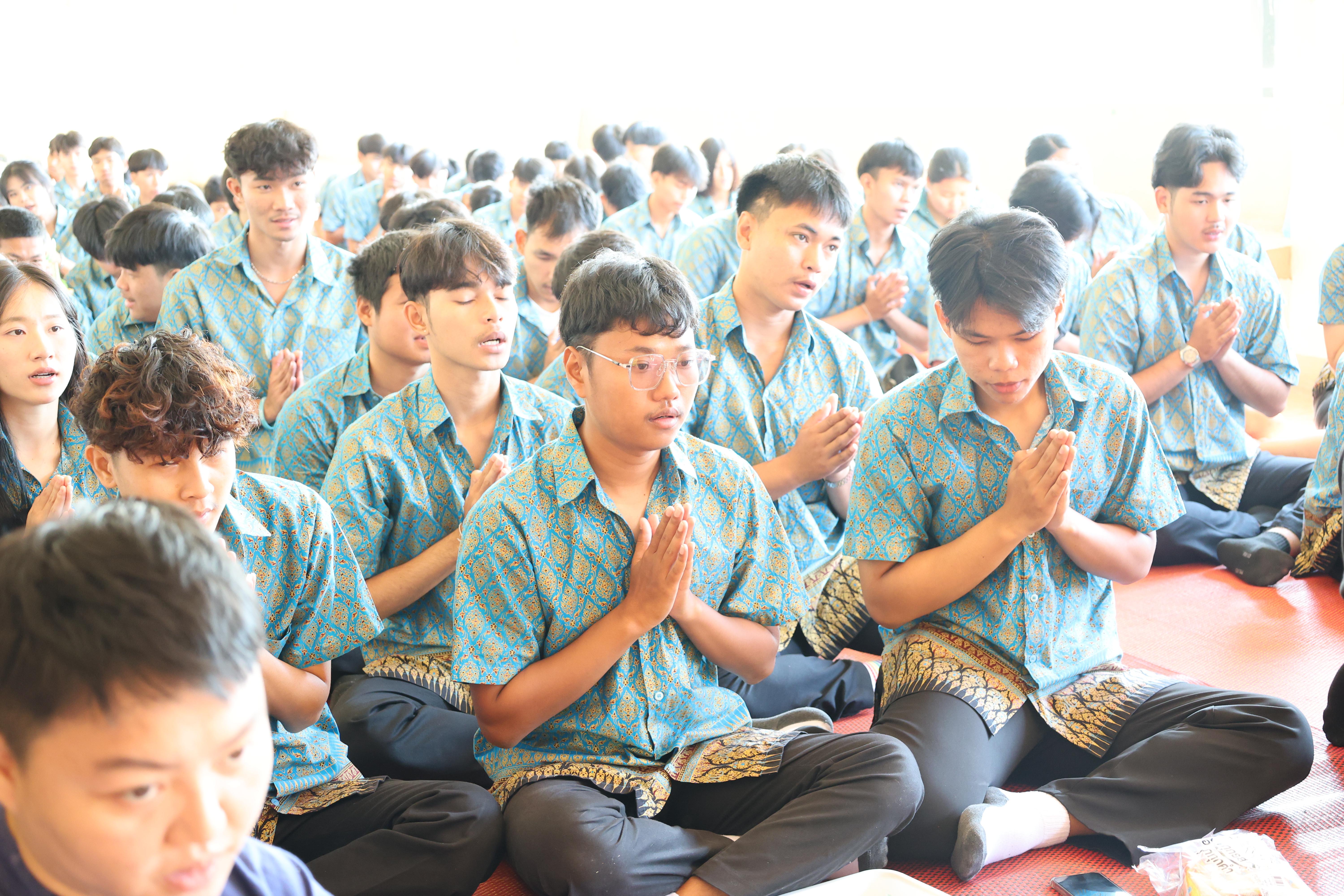 33. ทำบุญปีใหม่โปรแกรมวิชาพลศึกษา