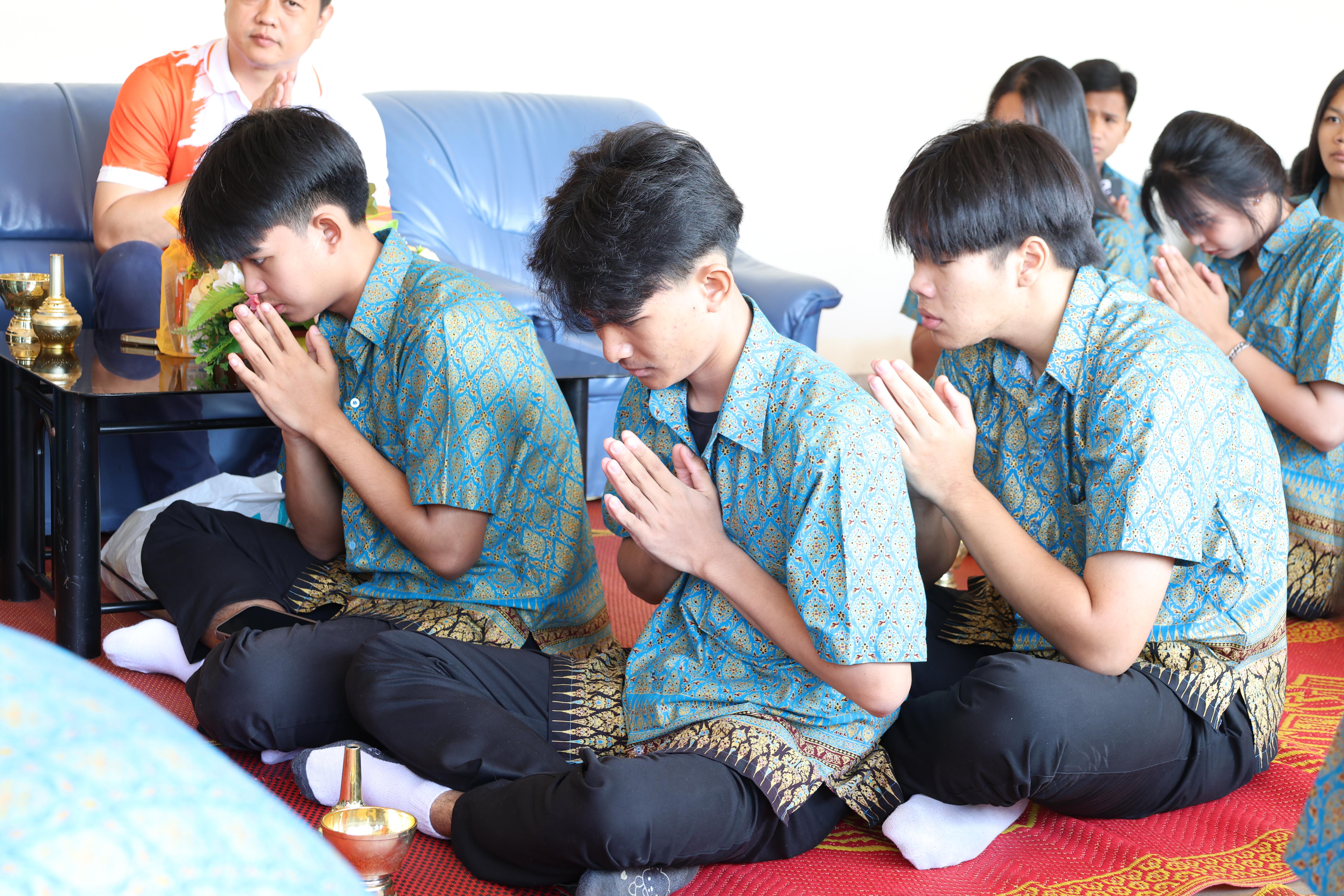 49. ทำบุญปีใหม่โปรแกรมวิชาพลศึกษา