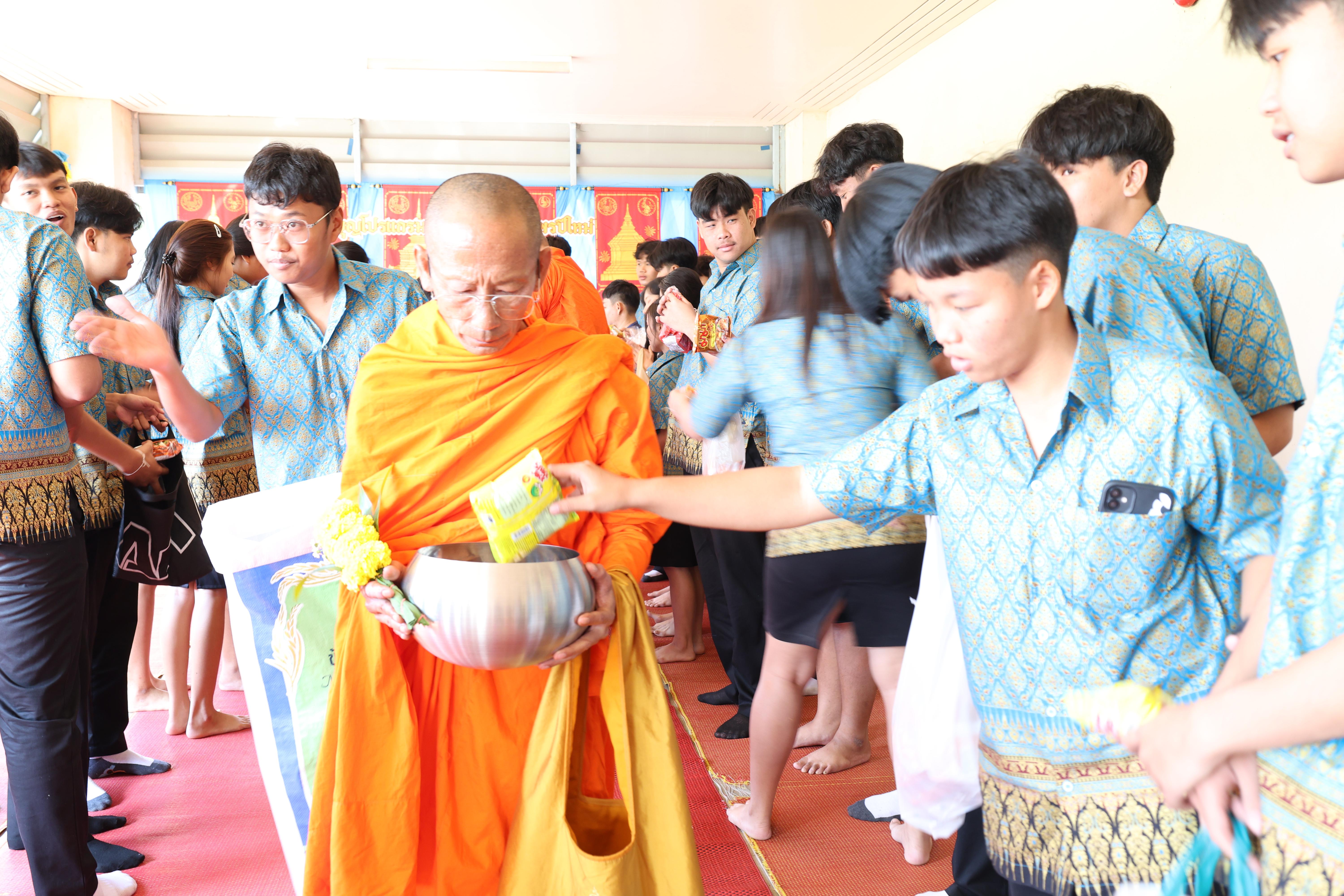 65. ทำบุญปีใหม่โปรแกรมวิชาพลศึกษา