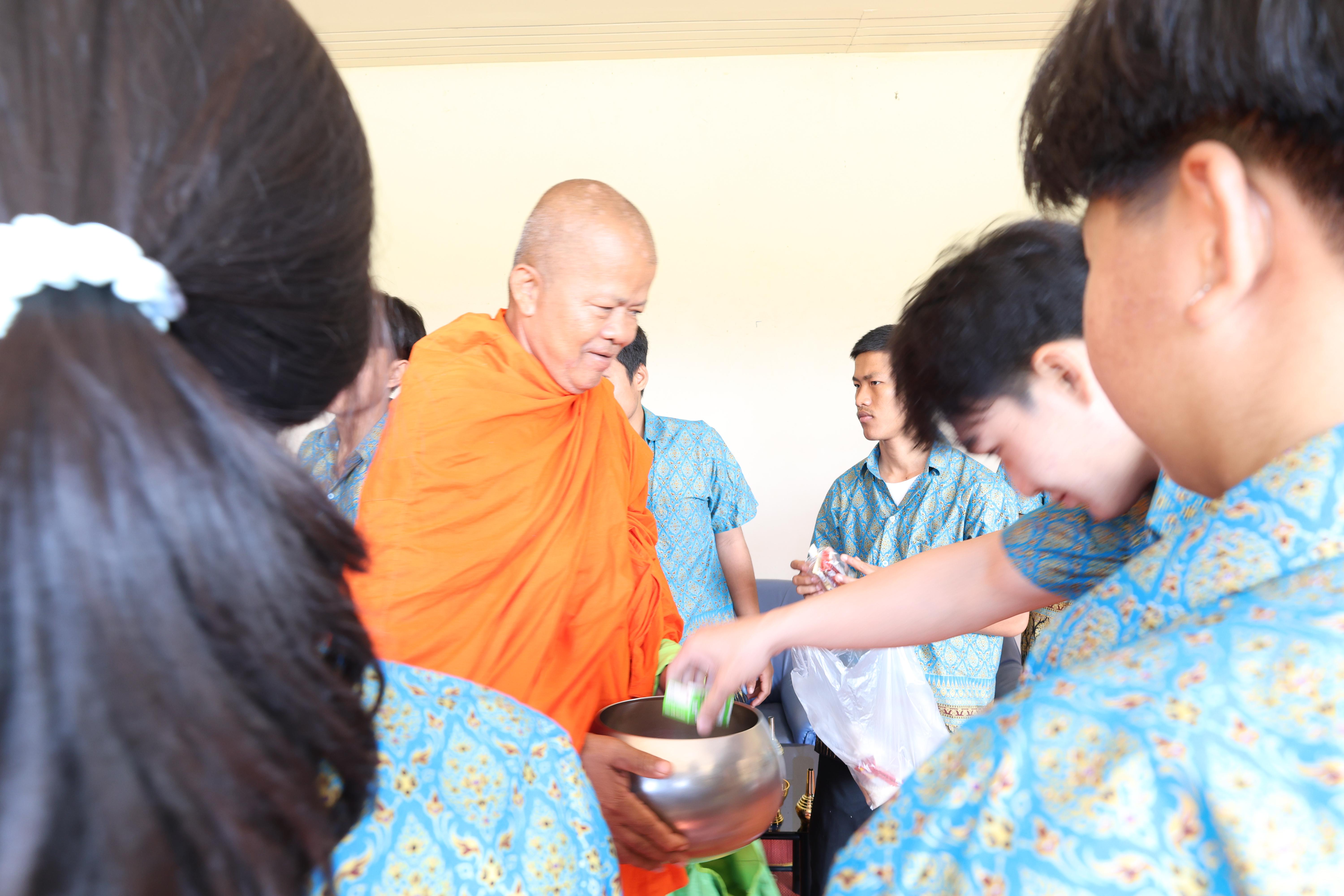 67. ทำบุญปีใหม่โปรแกรมวิชาพลศึกษา