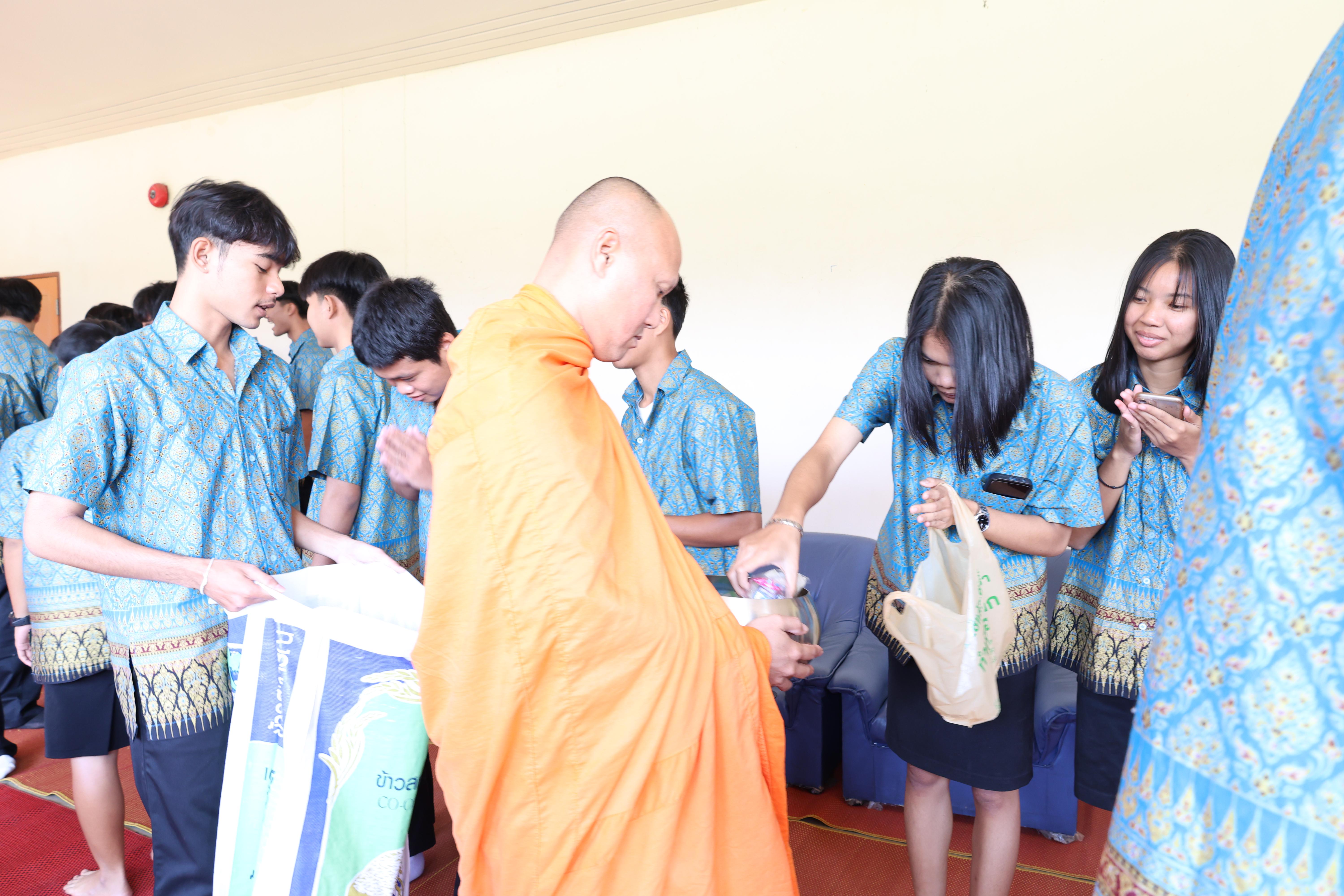 69. ทำบุญปีใหม่โปรแกรมวิชาพลศึกษา