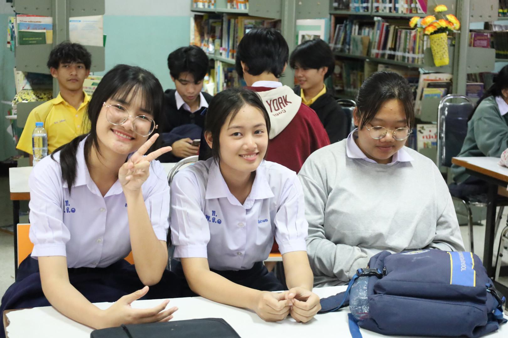 15. แนะแนวการศึกษาต่อ (วิทยาศาสตร์ทั่วไป-ภาษาจีน-คอมพิวเตอร์)