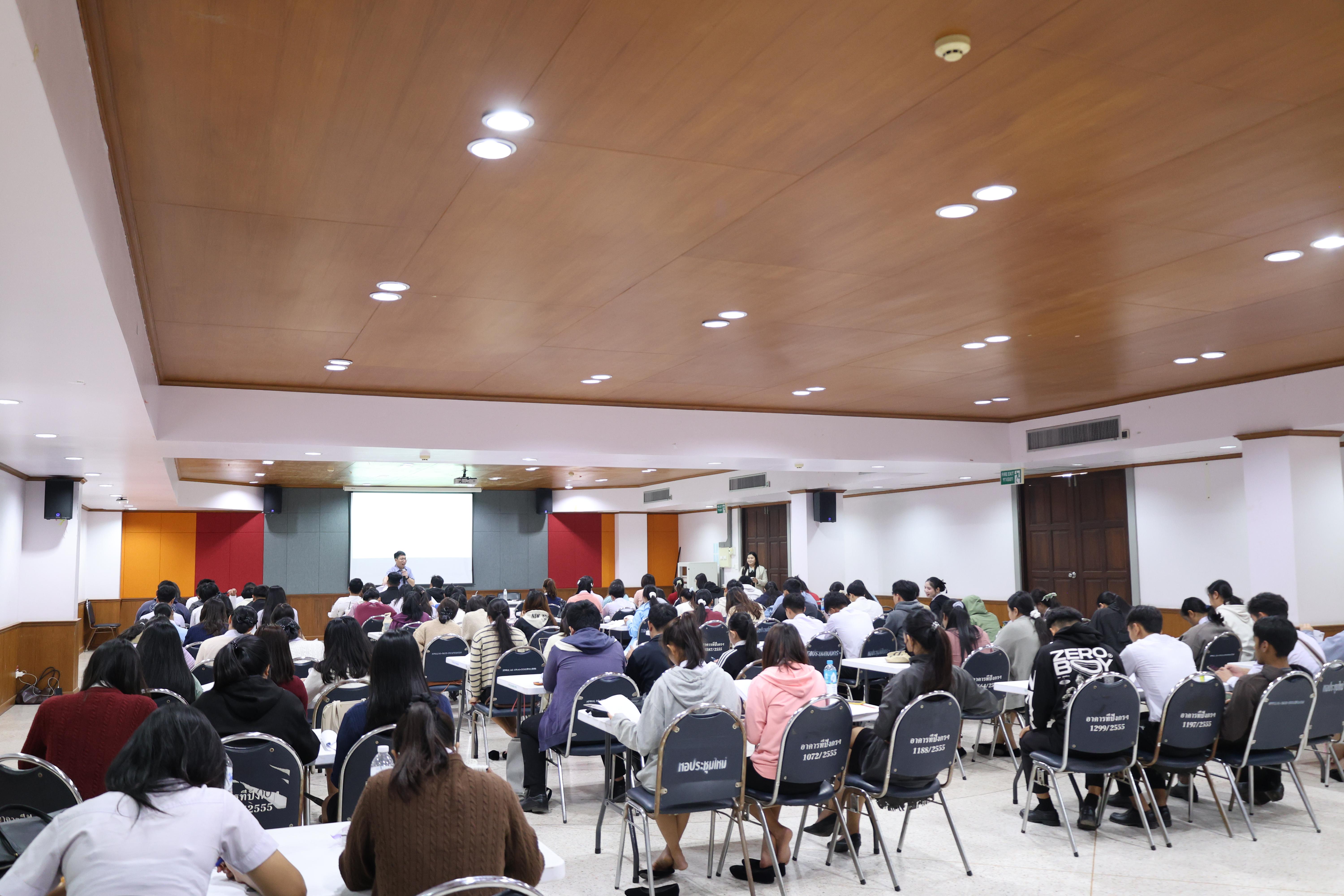 1. กิจกรรมอบรมสัมมนาเชิงปฏิบัติการพัฒนาทักษะนักศึกษาตามฐานสมรรถนะชั้นปีที่ 3 "ครูนักภาษา"