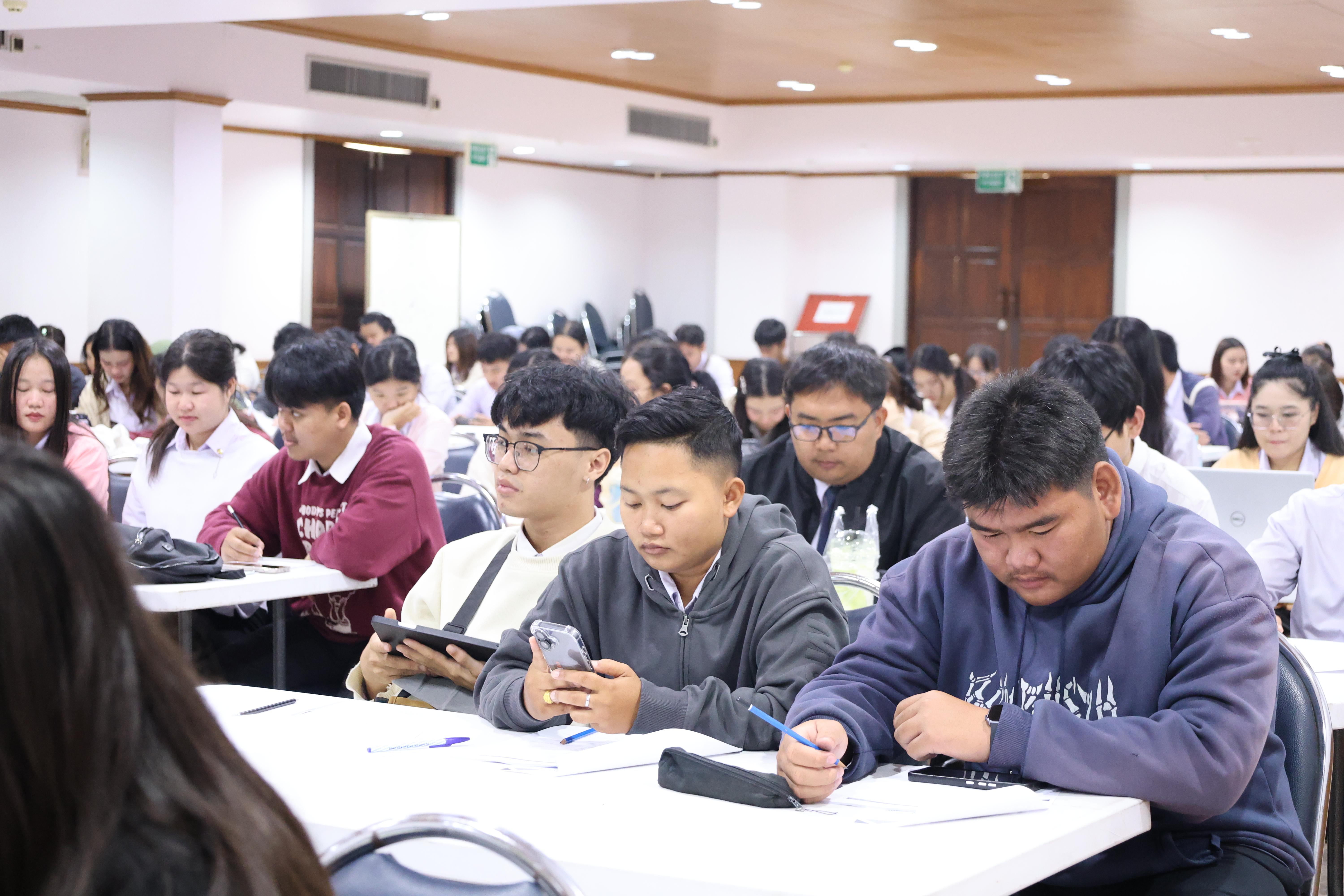 3. กิจกรรมอบรมสัมมนาเชิงปฏิบัติการพัฒนาทักษะนักศึกษาตามฐานสมรรถนะชั้นปีที่ 3 "ครูนักภาษา"