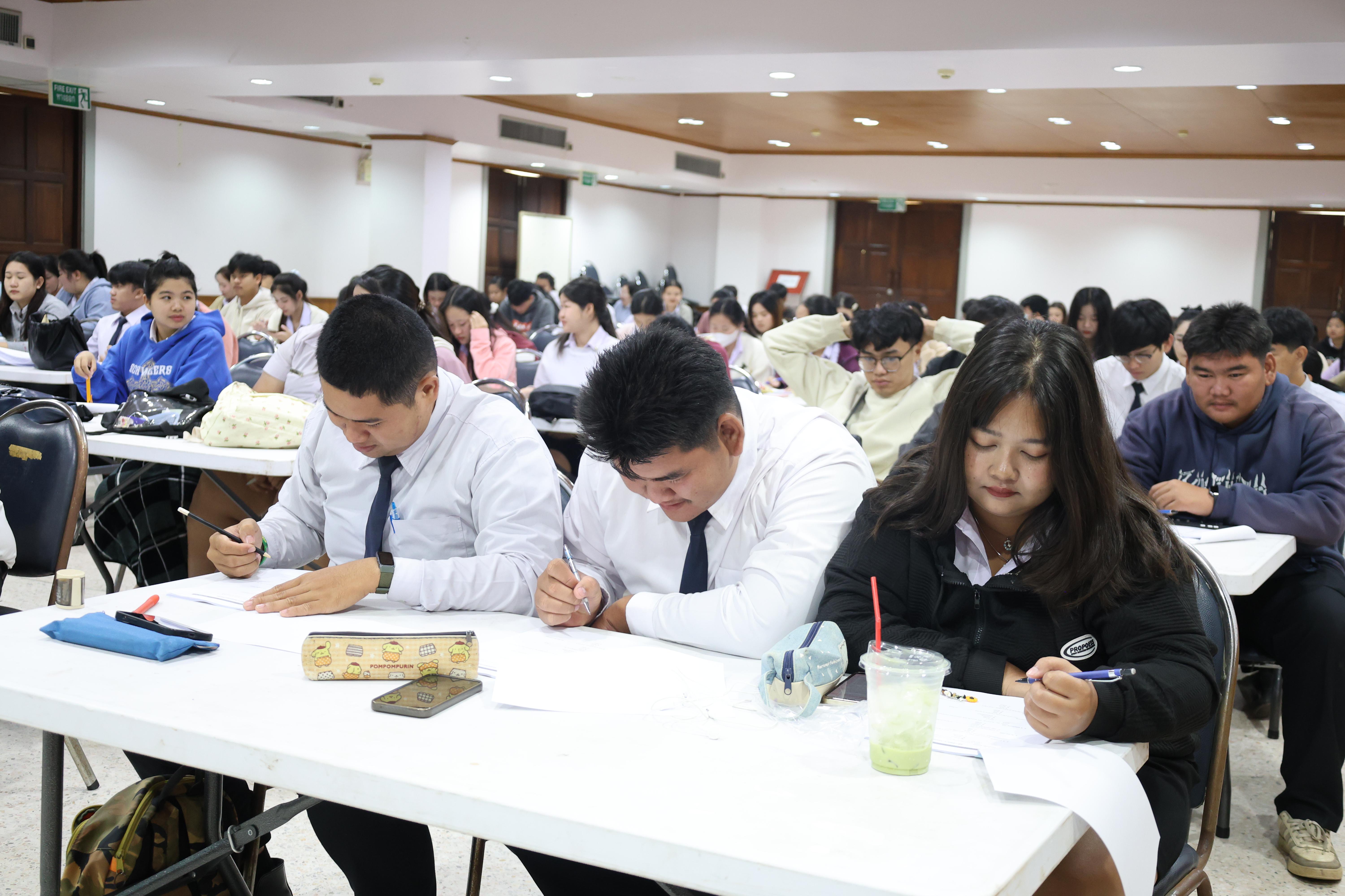 2. กิจกรรมอบรมสัมมนาเชิงปฏิบัติการพัฒนาทักษะนักศึกษาตามฐานสมรรถนะชั้นปีที่ 3 "ครูนักภาษา"