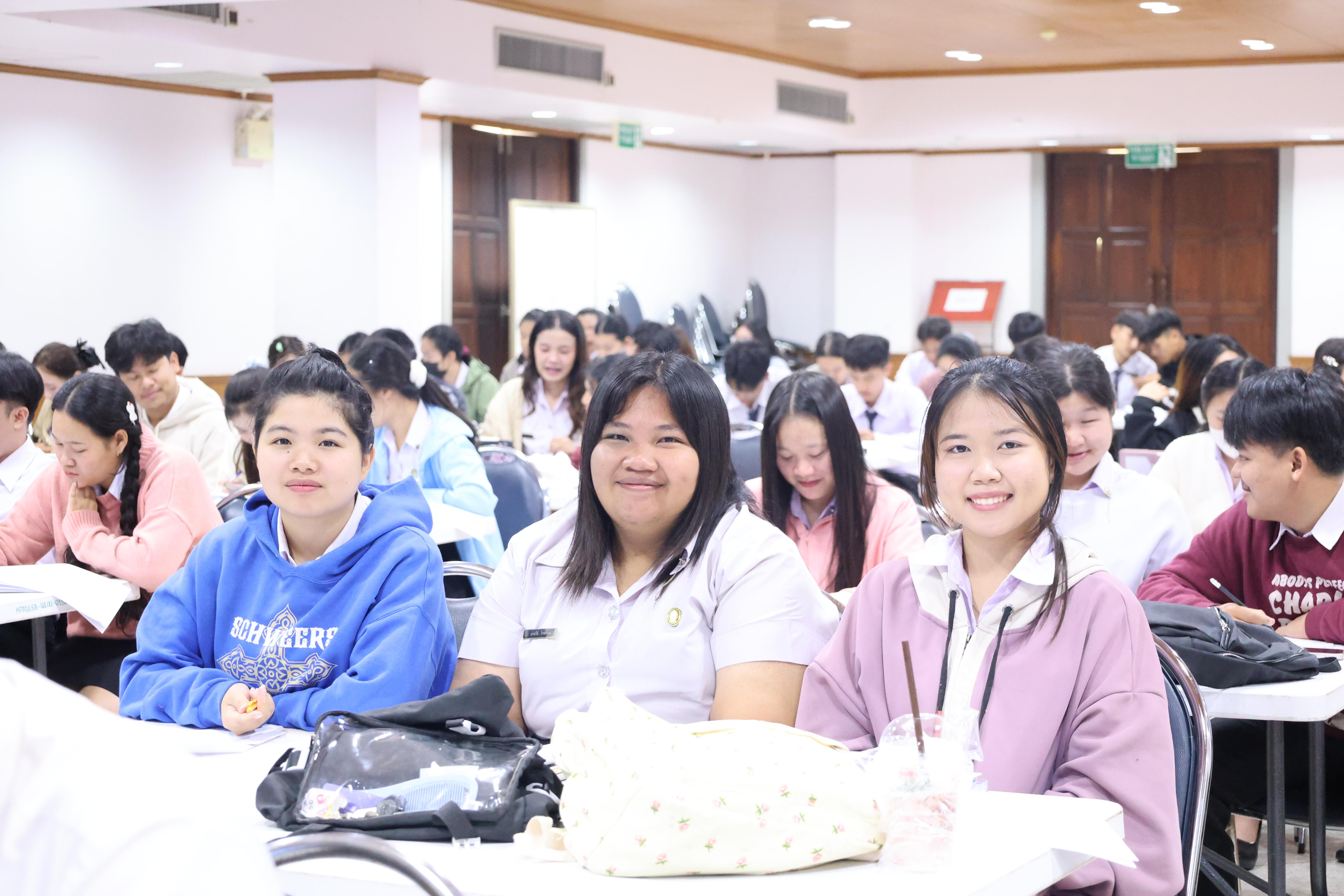 5. กิจกรรมอบรมสัมมนาเชิงปฏิบัติการพัฒนาทักษะนักศึกษาตามฐานสมรรถนะชั้นปีที่ 3 "ครูนักภาษา"