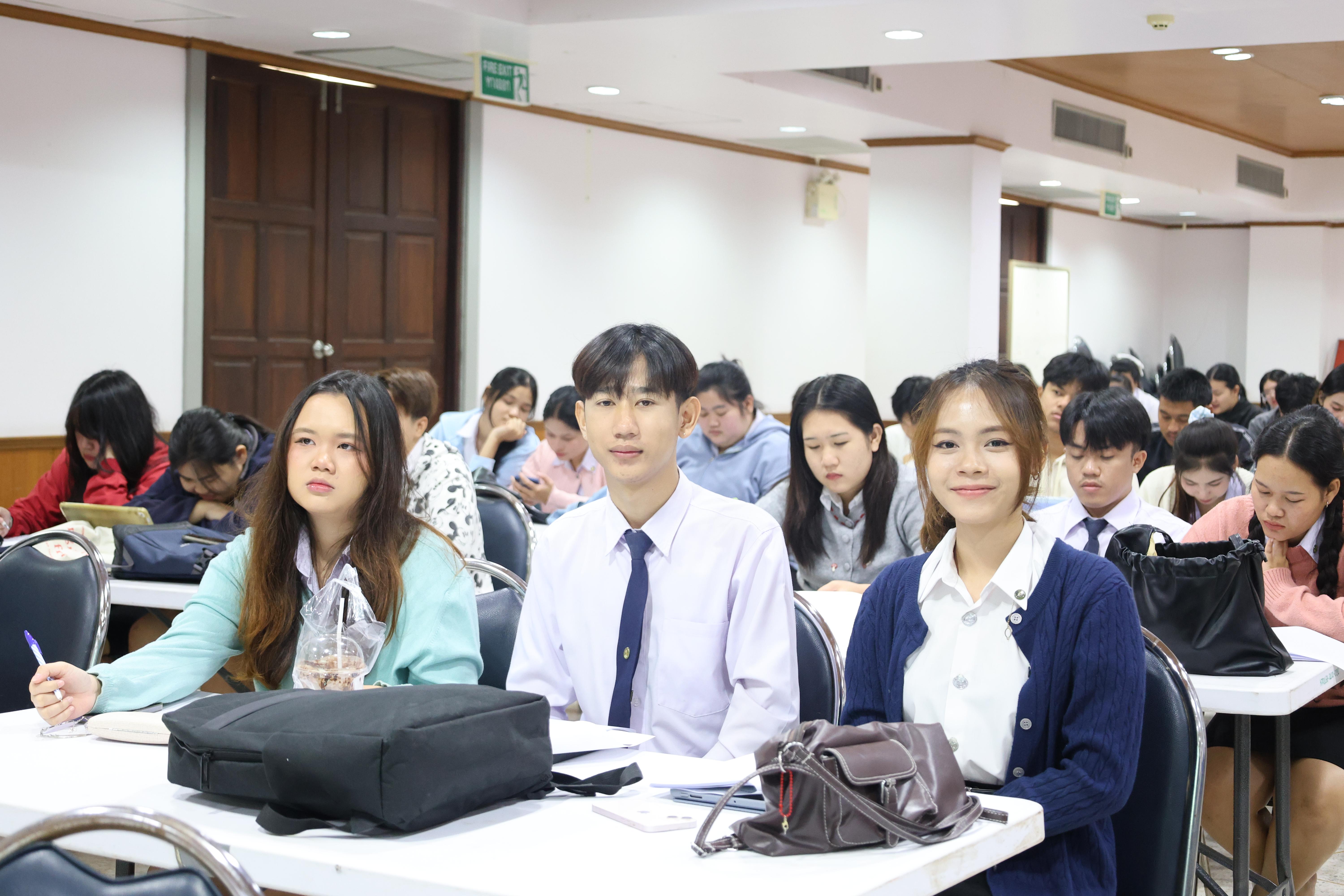 7. กิจกรรมอบรมสัมมนาเชิงปฏิบัติการพัฒนาทักษะนักศึกษาตามฐานสมรรถนะชั้นปีที่ 3 "ครูนักภาษา"