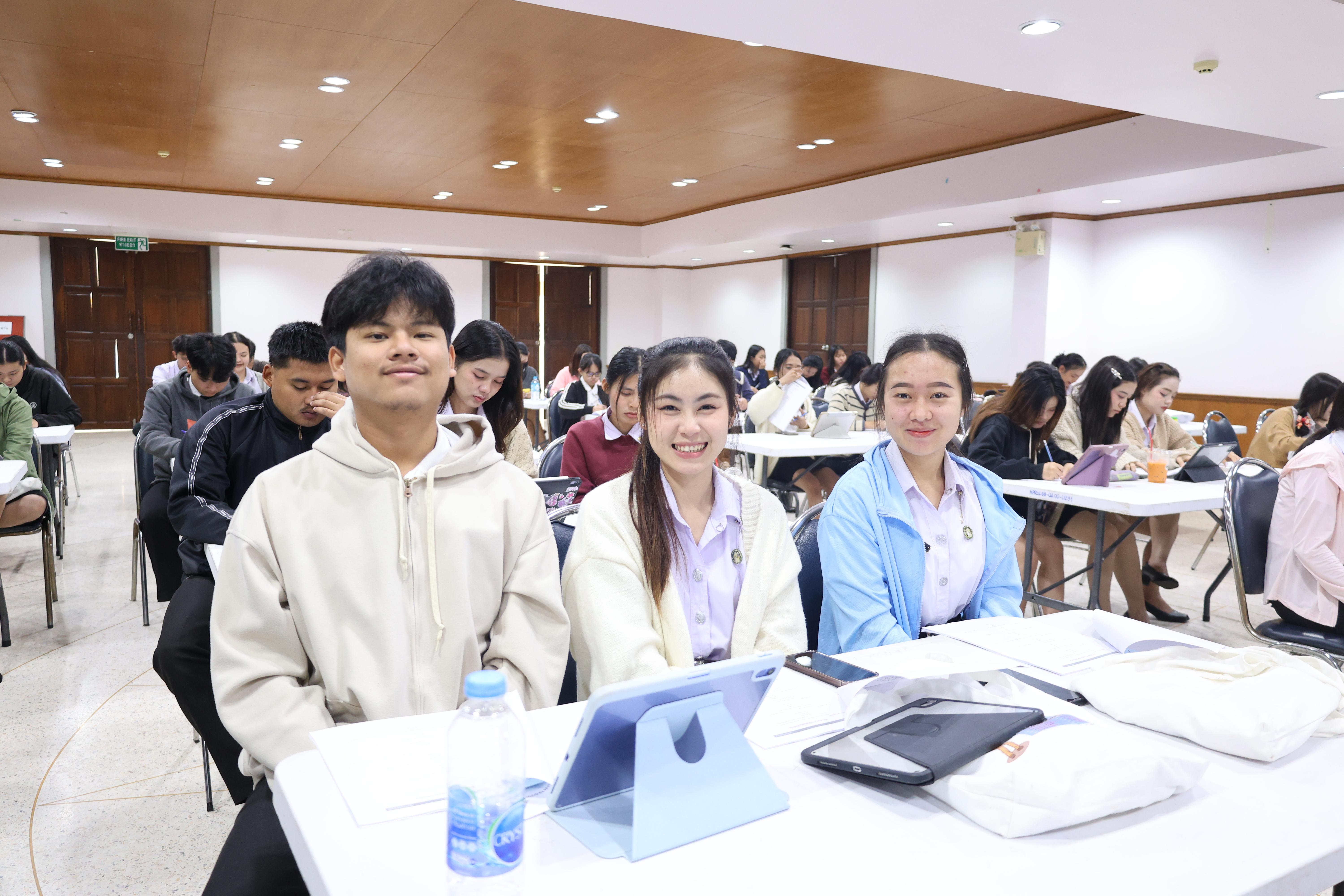 13. กิจกรรมอบรมสัมมนาเชิงปฏิบัติการพัฒนาทักษะนักศึกษาตามฐานสมรรถนะชั้นปีที่ 3 "ครูนักภาษา"