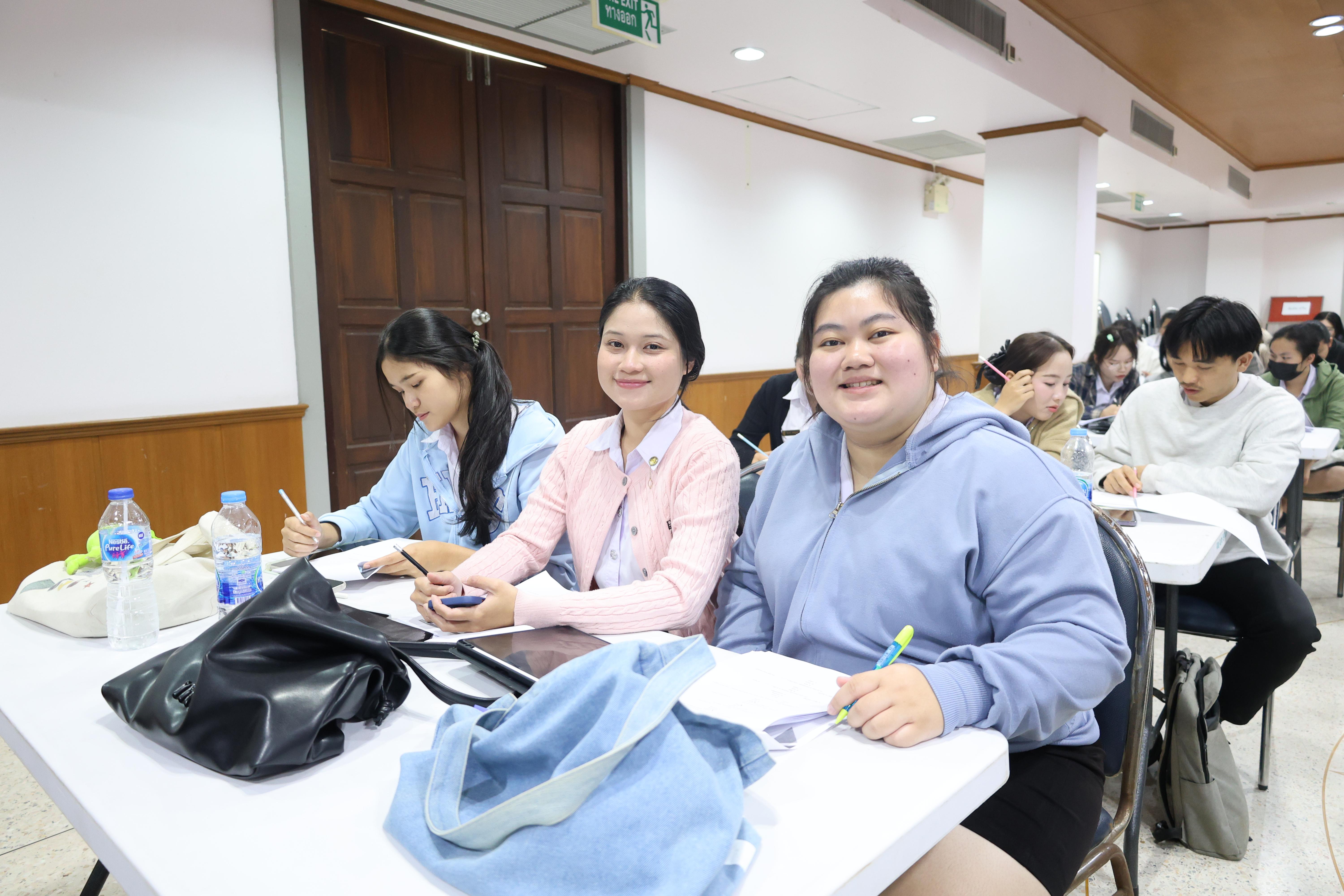 14. กิจกรรมอบรมสัมมนาเชิงปฏิบัติการพัฒนาทักษะนักศึกษาตามฐานสมรรถนะชั้นปีที่ 3 "ครูนักภาษา"