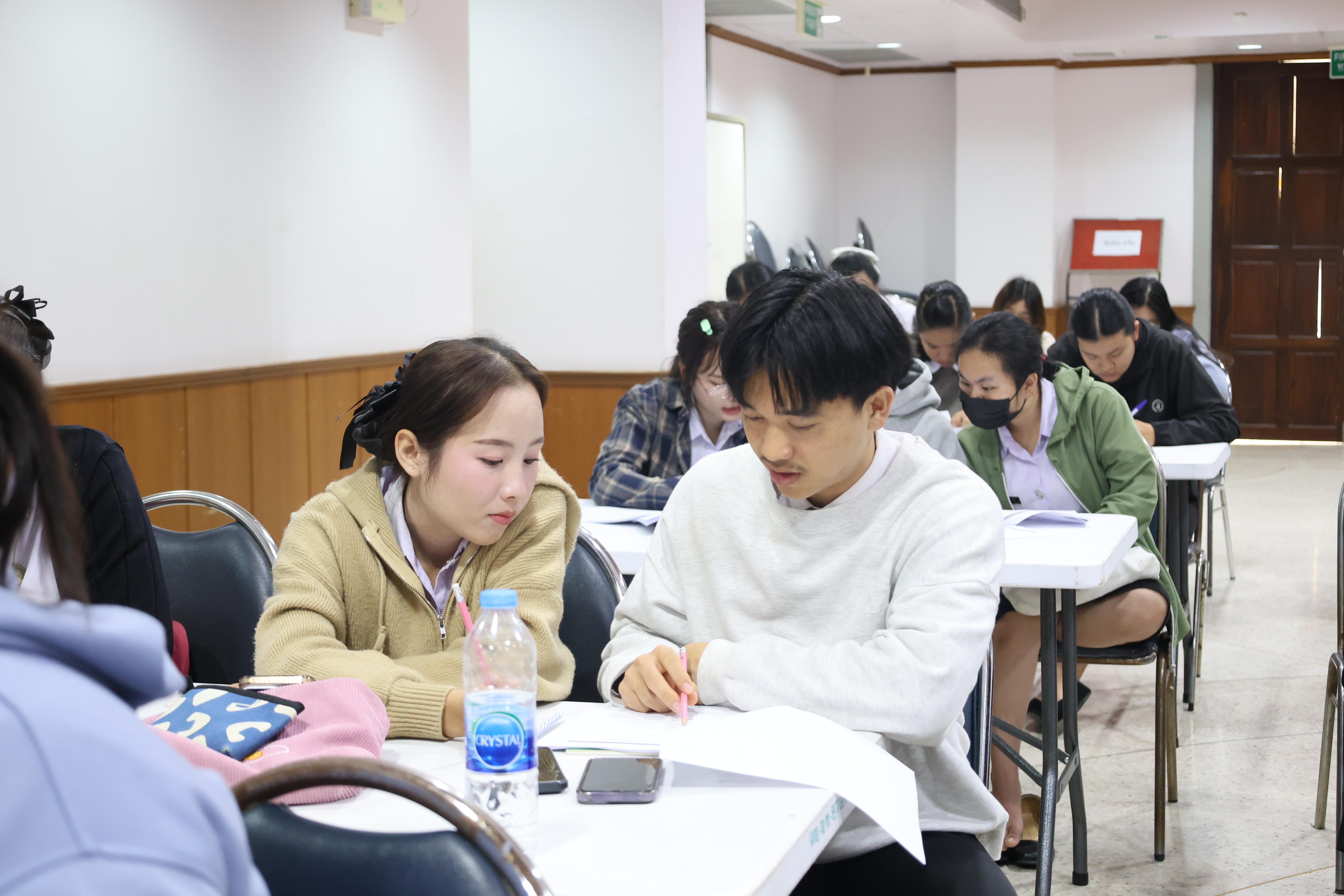 15. กิจกรรมอบรมสัมมนาเชิงปฏิบัติการพัฒนาทักษะนักศึกษาตามฐานสมรรถนะชั้นปีที่ 3 "ครูนักภาษา"