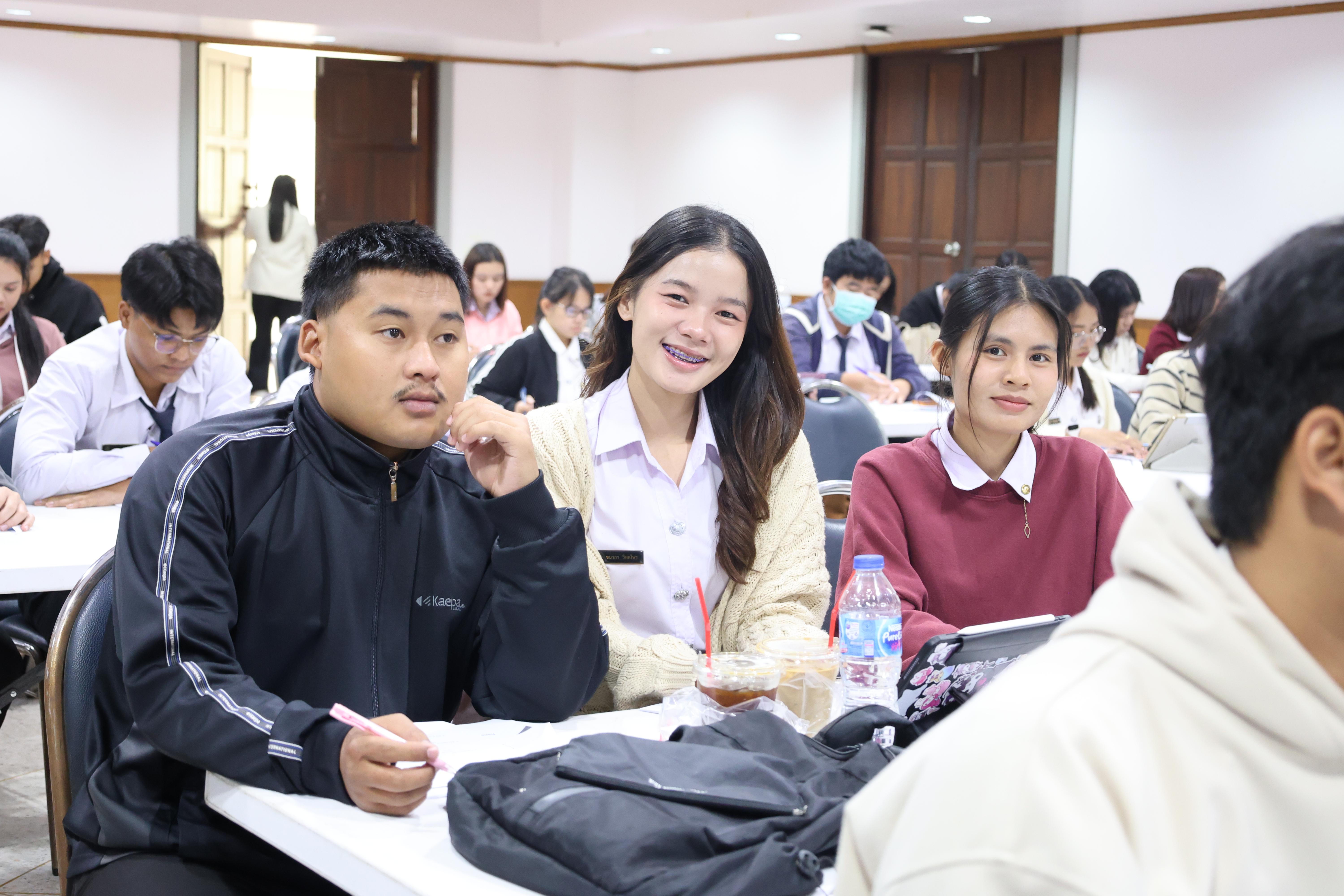 16. กิจกรรมอบรมสัมมนาเชิงปฏิบัติการพัฒนาทักษะนักศึกษาตามฐานสมรรถนะชั้นปีที่ 3 "ครูนักภาษา"