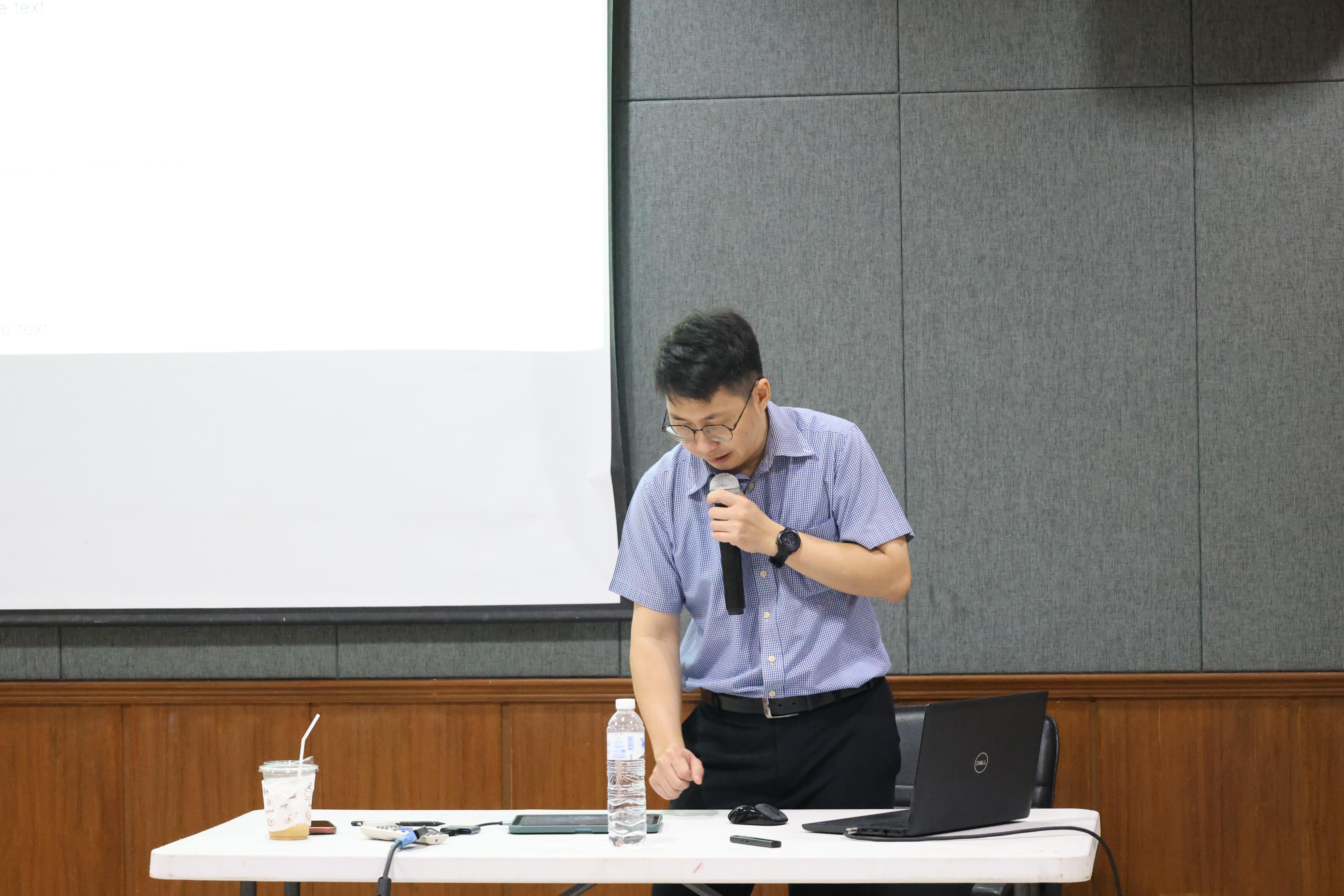 19. กิจกรรมอบรมสัมมนาเชิงปฏิบัติการพัฒนาทักษะนักศึกษาตามฐานสมรรถนะชั้นปีที่ 3 "ครูนักภาษา"