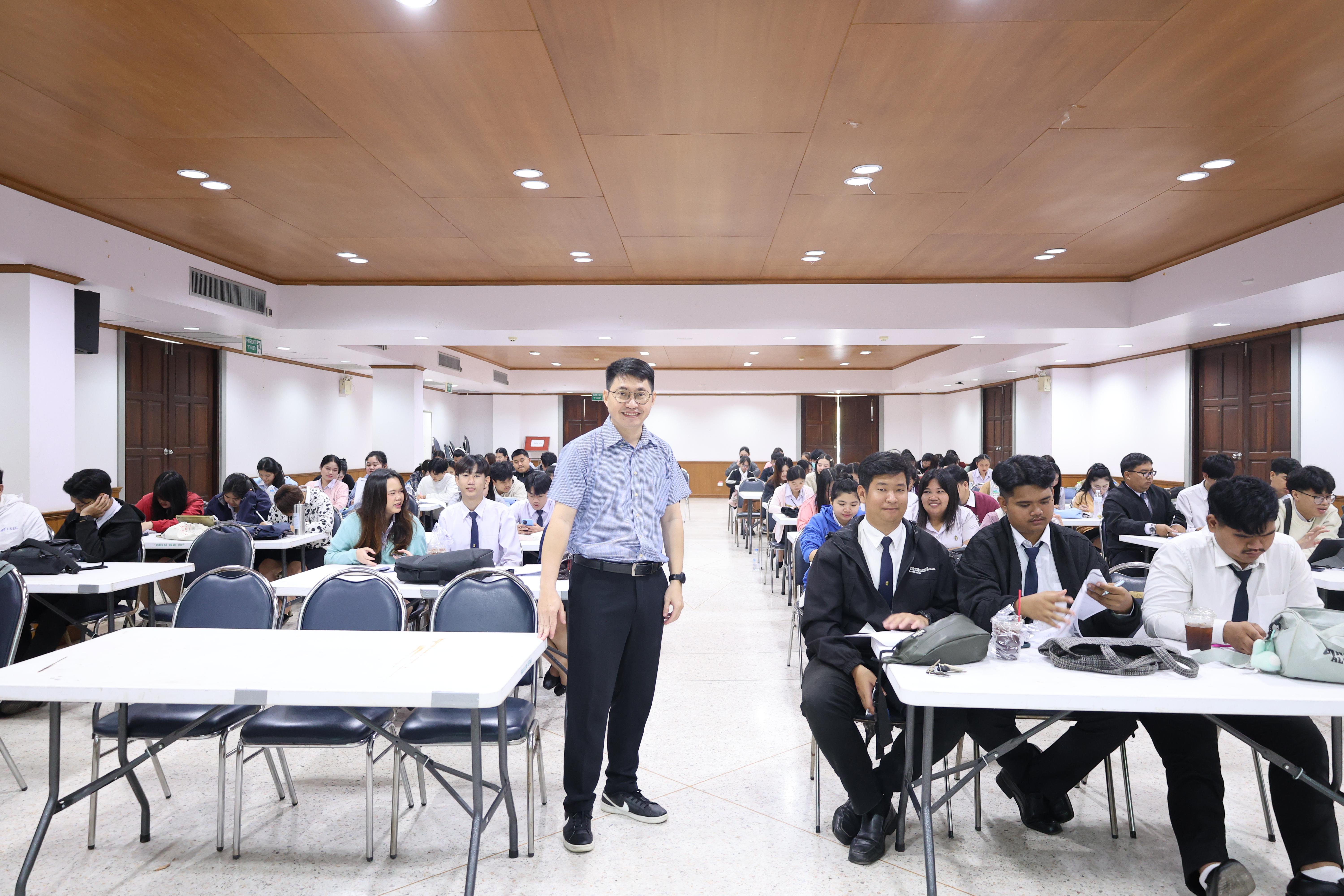 23. กิจกรรมอบรมสัมมนาเชิงปฏิบัติการพัฒนาทักษะนักศึกษาตามฐานสมรรถนะชั้นปีที่ 3 "ครูนักภาษา"