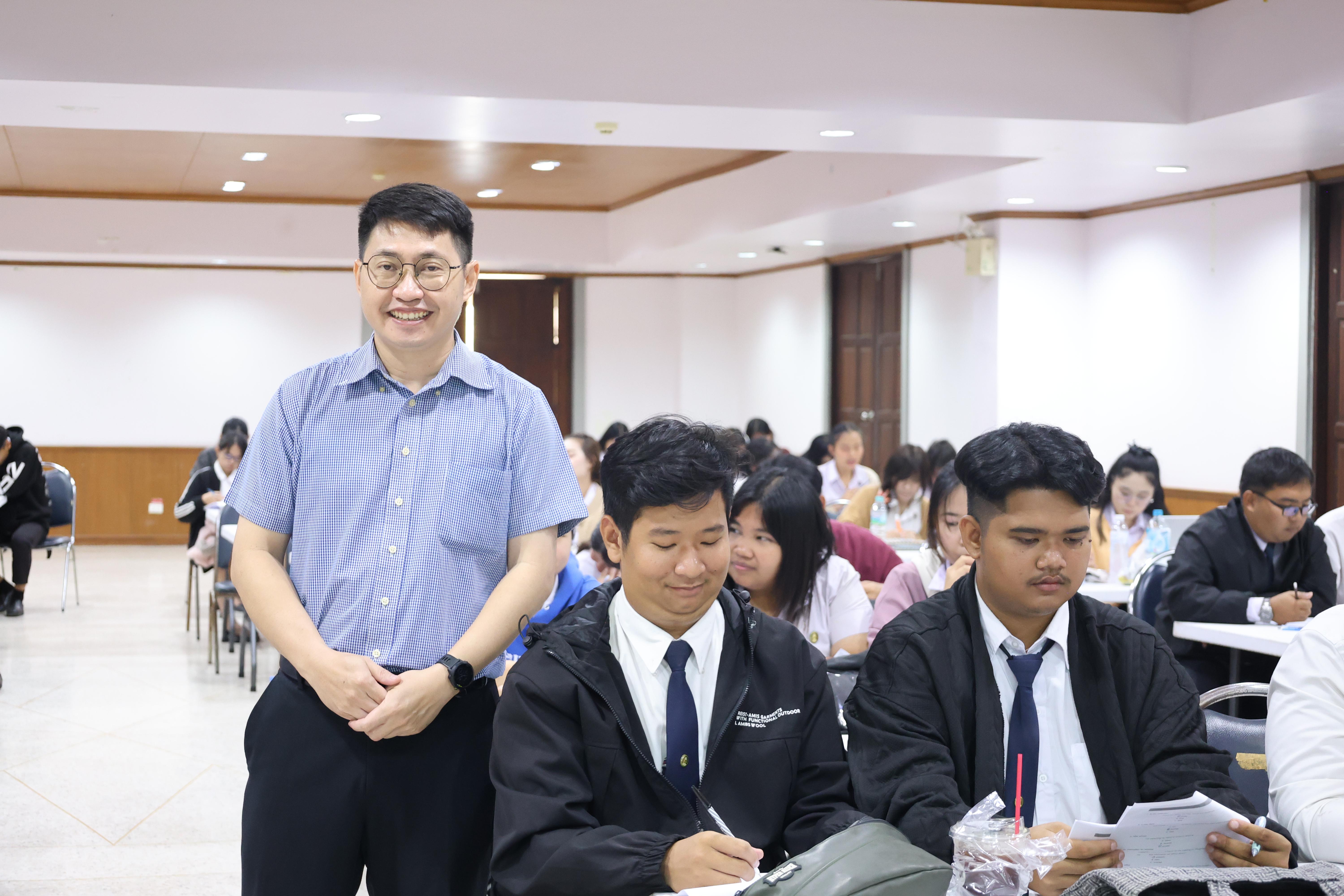 25. กิจกรรมอบรมสัมมนาเชิงปฏิบัติการพัฒนาทักษะนักศึกษาตามฐานสมรรถนะชั้นปีที่ 3 "ครูนักภาษา"