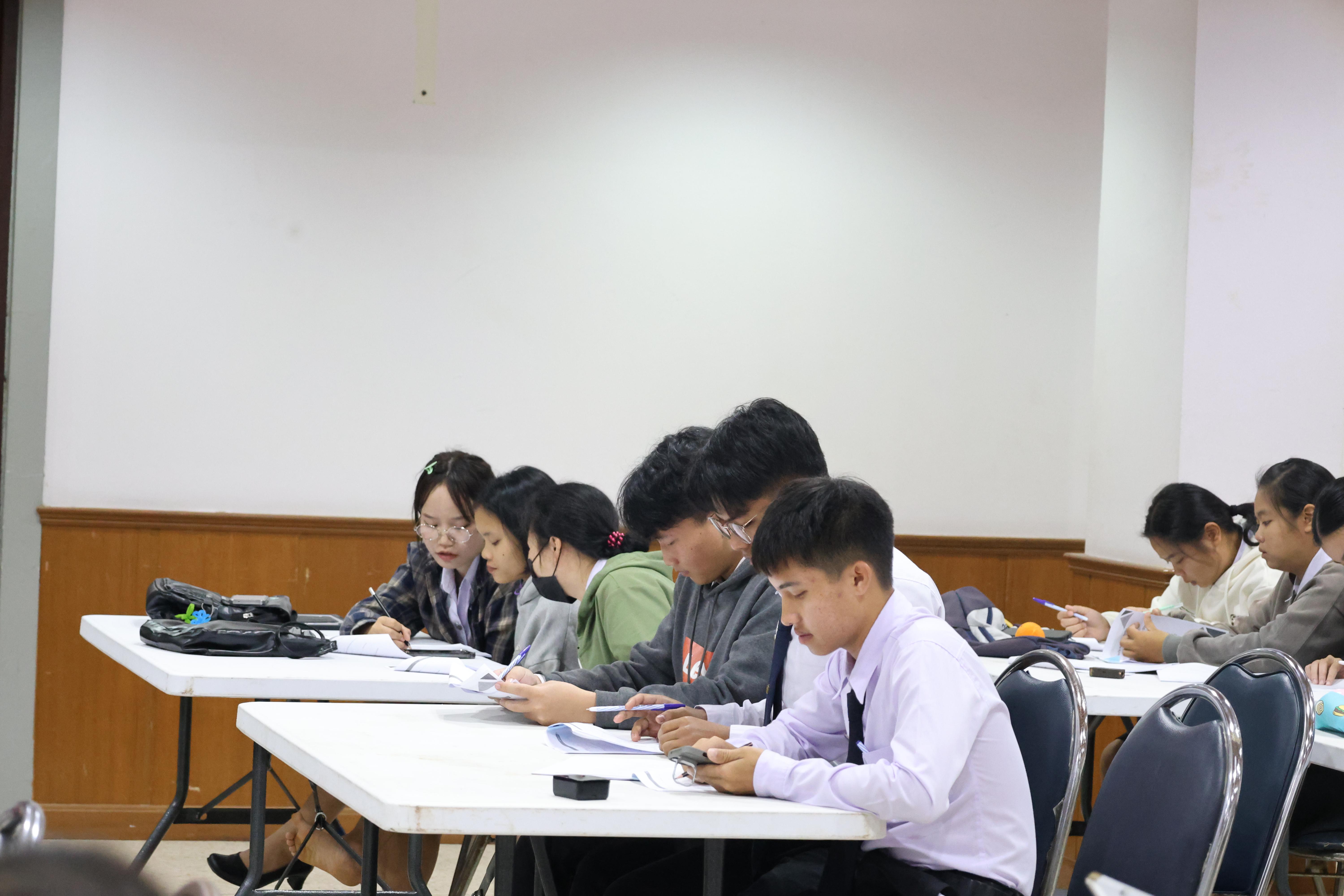 36. กิจกรรมอบรมสัมมนาเชิงปฏิบัติการพัฒนาทักษะนักศึกษาตามฐานสมรรถนะชั้นปีที่ 3 "ครูนักภาษา"