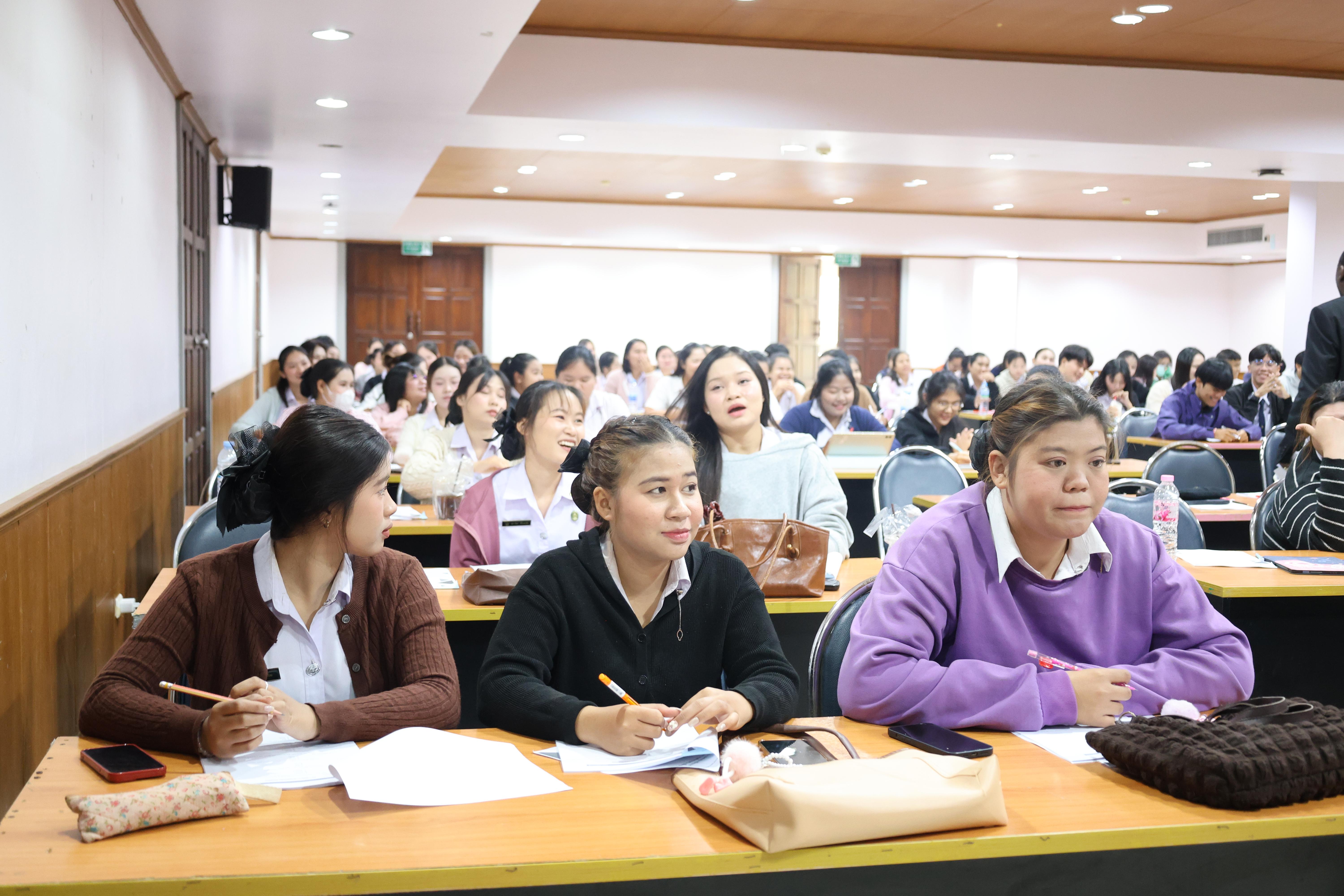 44. กิจกรรมอบรมสัมมนาเชิงปฏิบัติการพัฒนาทักษะนักศึกษาตามฐานสมรรถนะชั้นปีที่ 3 "ครูนักภาษา"