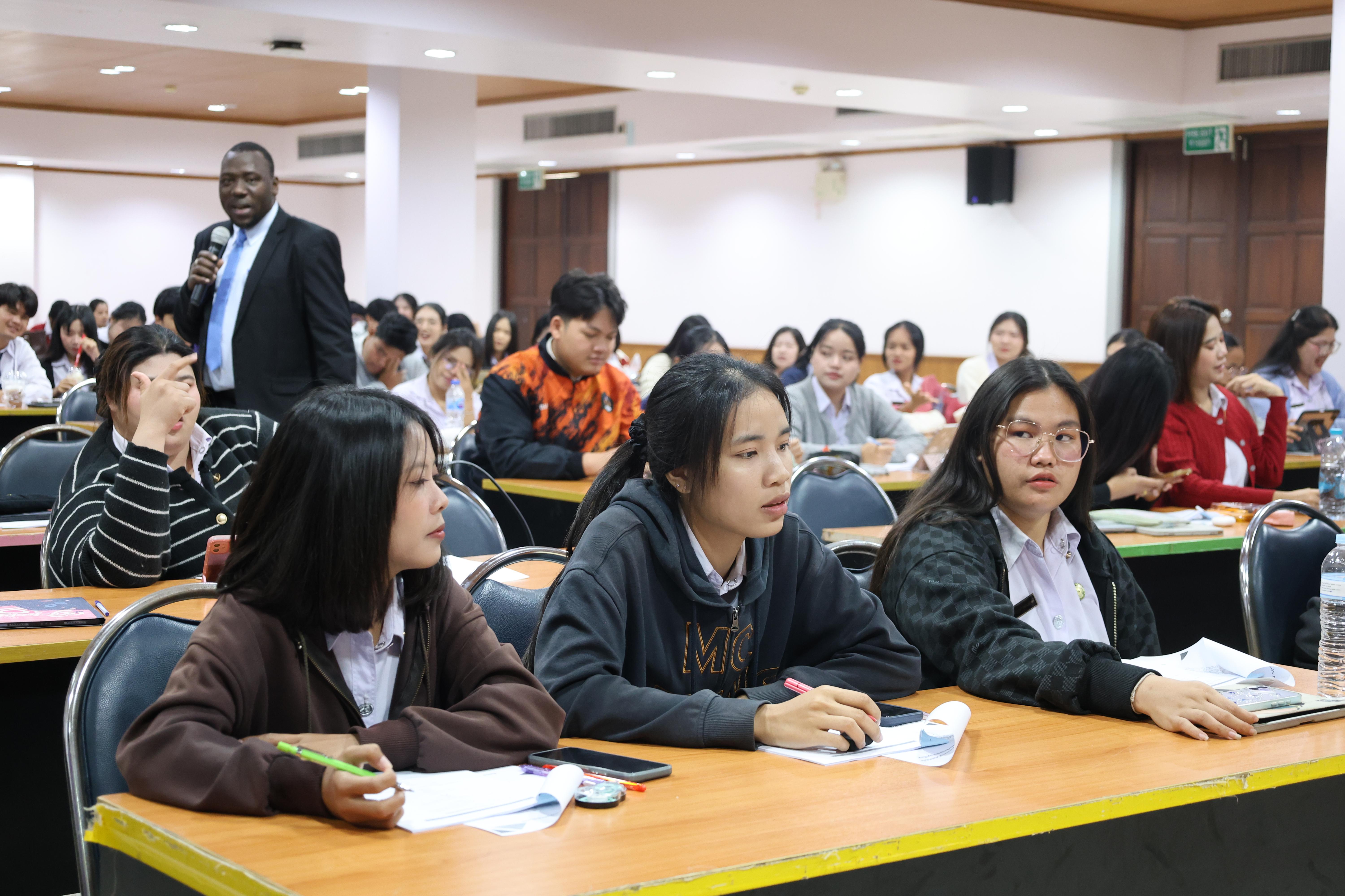 45. กิจกรรมอบรมสัมมนาเชิงปฏิบัติการพัฒนาทักษะนักศึกษาตามฐานสมรรถนะชั้นปีที่ 3 "ครูนักภาษา"