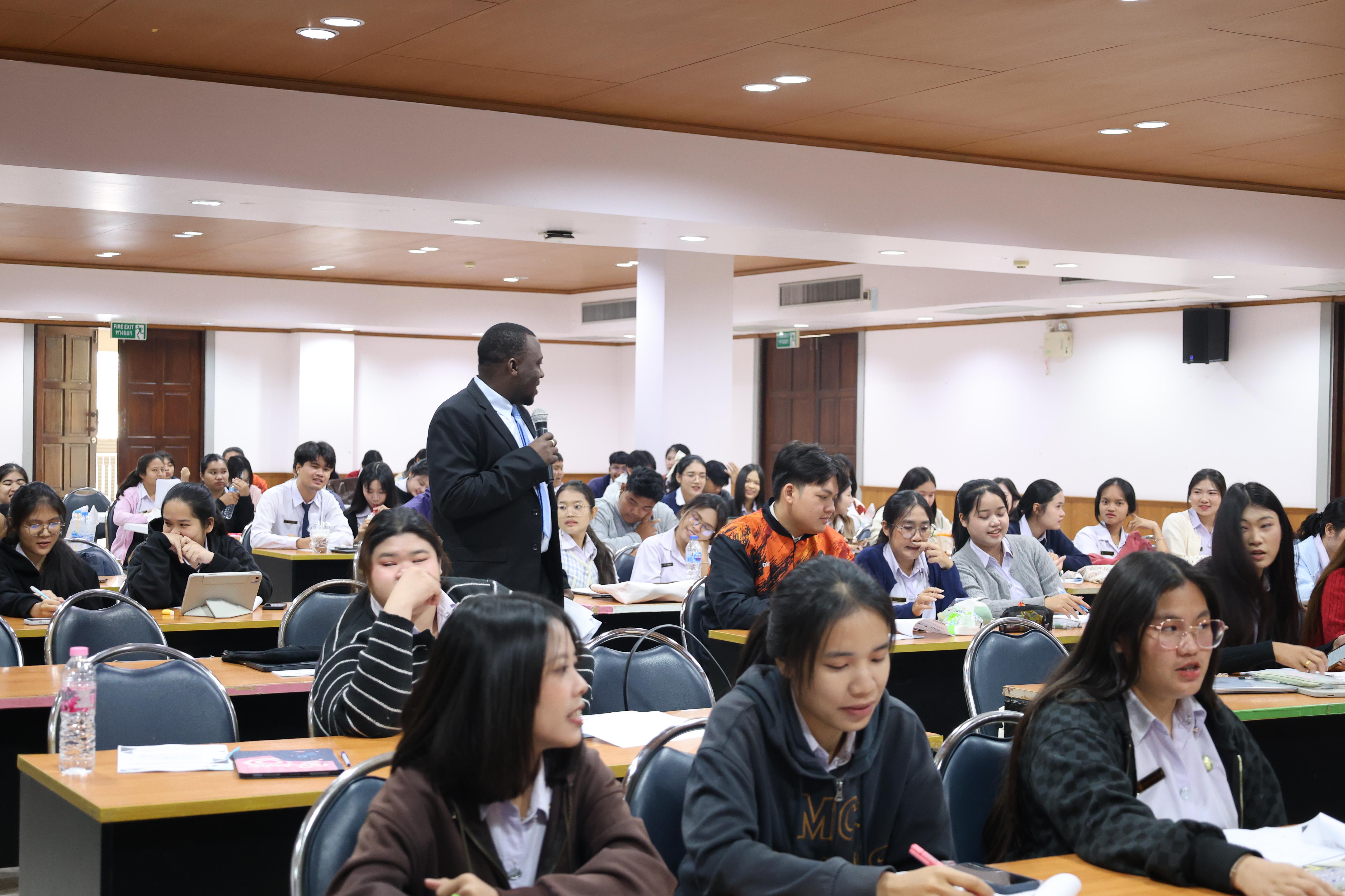 46. กิจกรรมอบรมสัมมนาเชิงปฏิบัติการพัฒนาทักษะนักศึกษาตามฐานสมรรถนะชั้นปีที่ 3 "ครูนักภาษา"