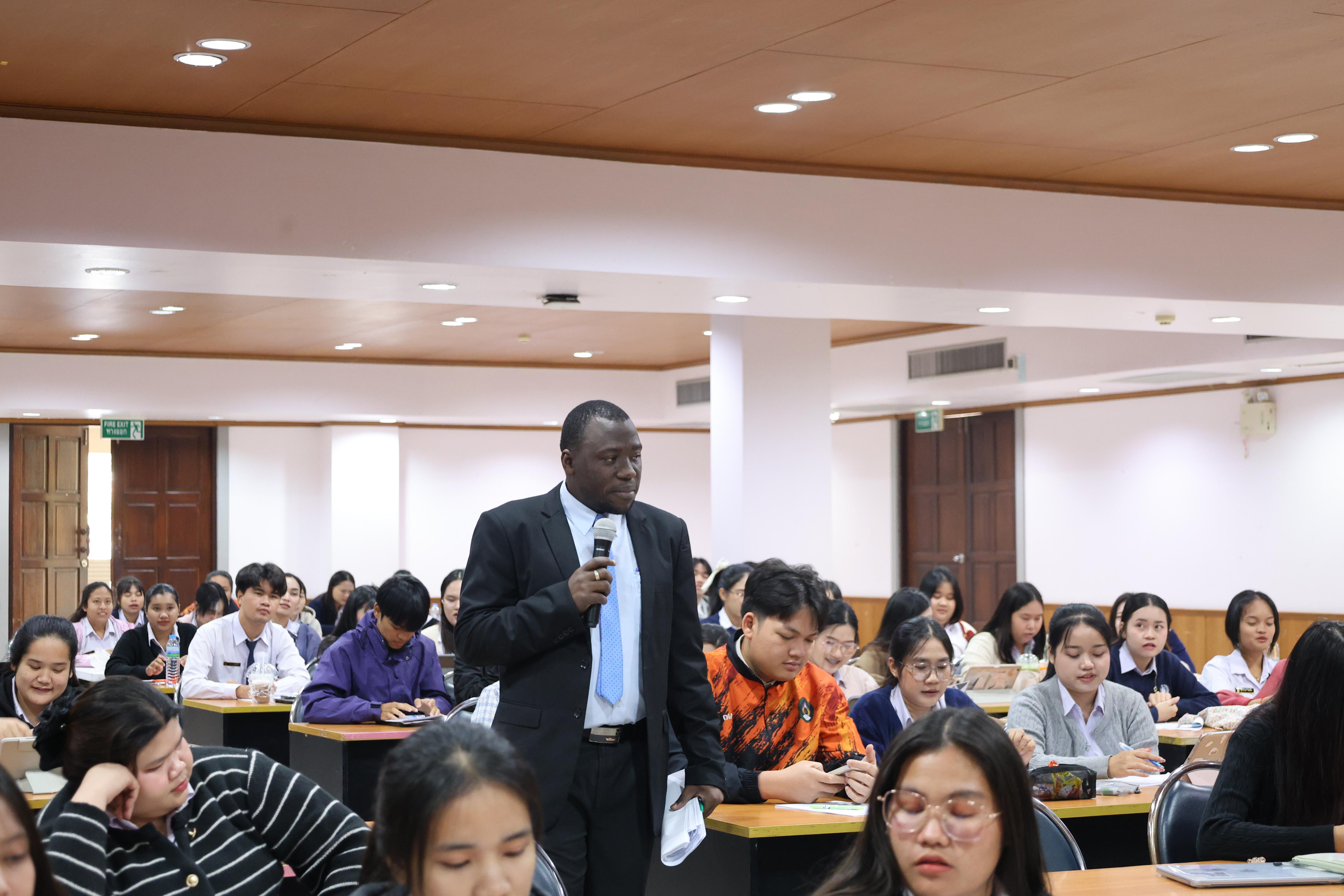 47. กิจกรรมอบรมสัมมนาเชิงปฏิบัติการพัฒนาทักษะนักศึกษาตามฐานสมรรถนะชั้นปีที่ 3 "ครูนักภาษา"