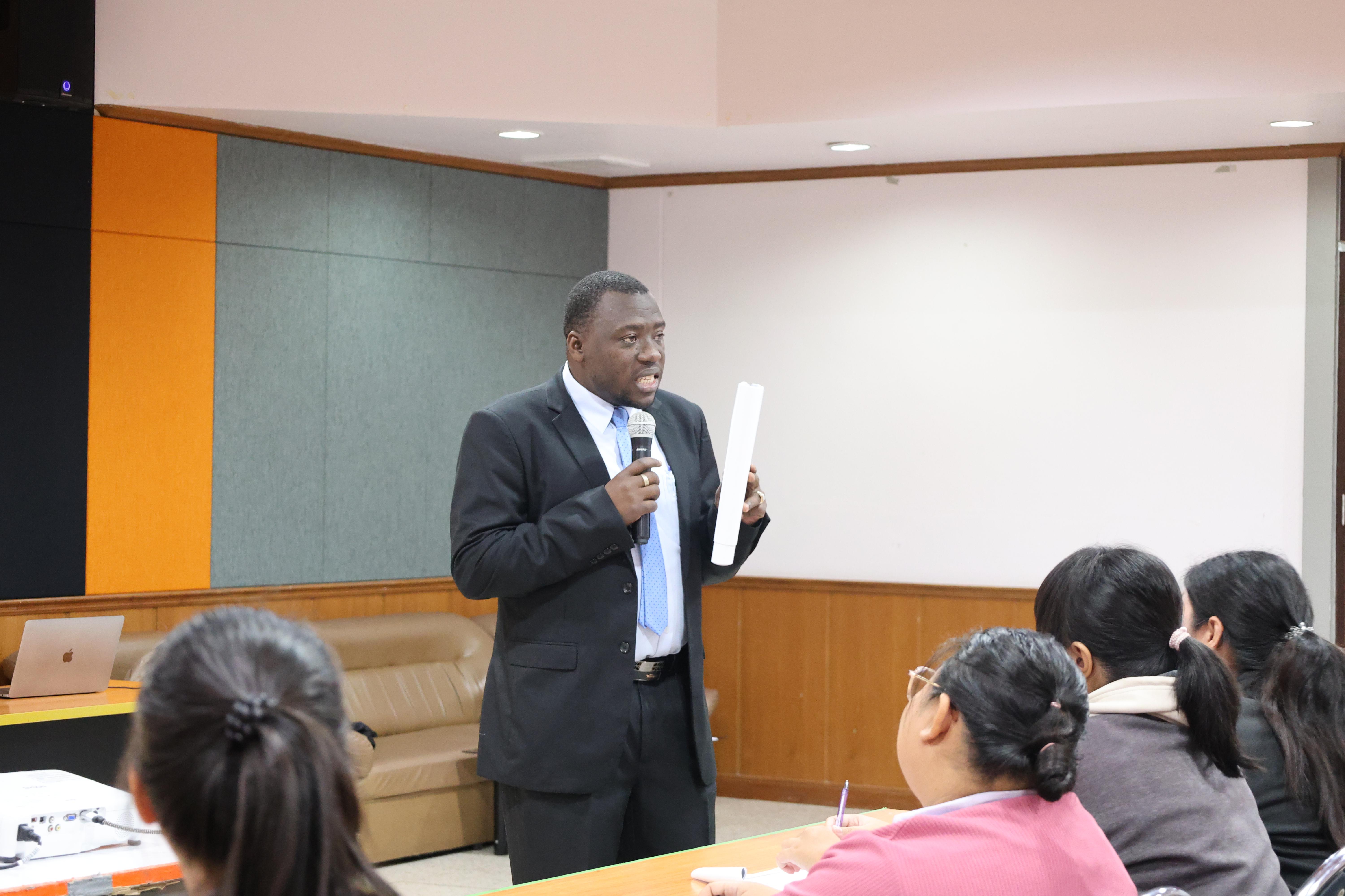 48. กิจกรรมอบรมสัมมนาเชิงปฏิบัติการพัฒนาทักษะนักศึกษาตามฐานสมรรถนะชั้นปีที่ 3 "ครูนักภาษา"