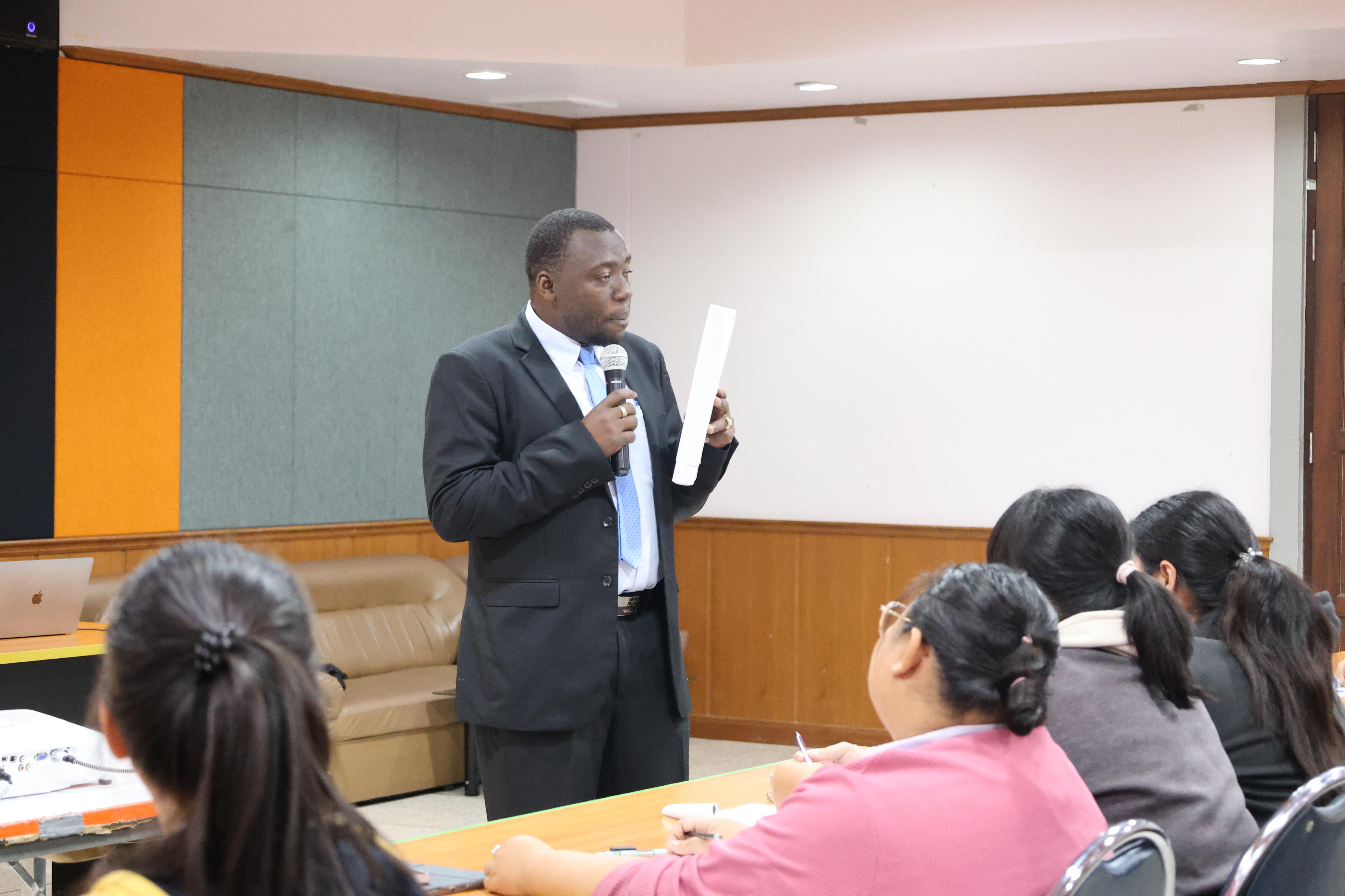 49. กิจกรรมอบรมสัมมนาเชิงปฏิบัติการพัฒนาทักษะนักศึกษาตามฐานสมรรถนะชั้นปีที่ 3 "ครูนักภาษา"