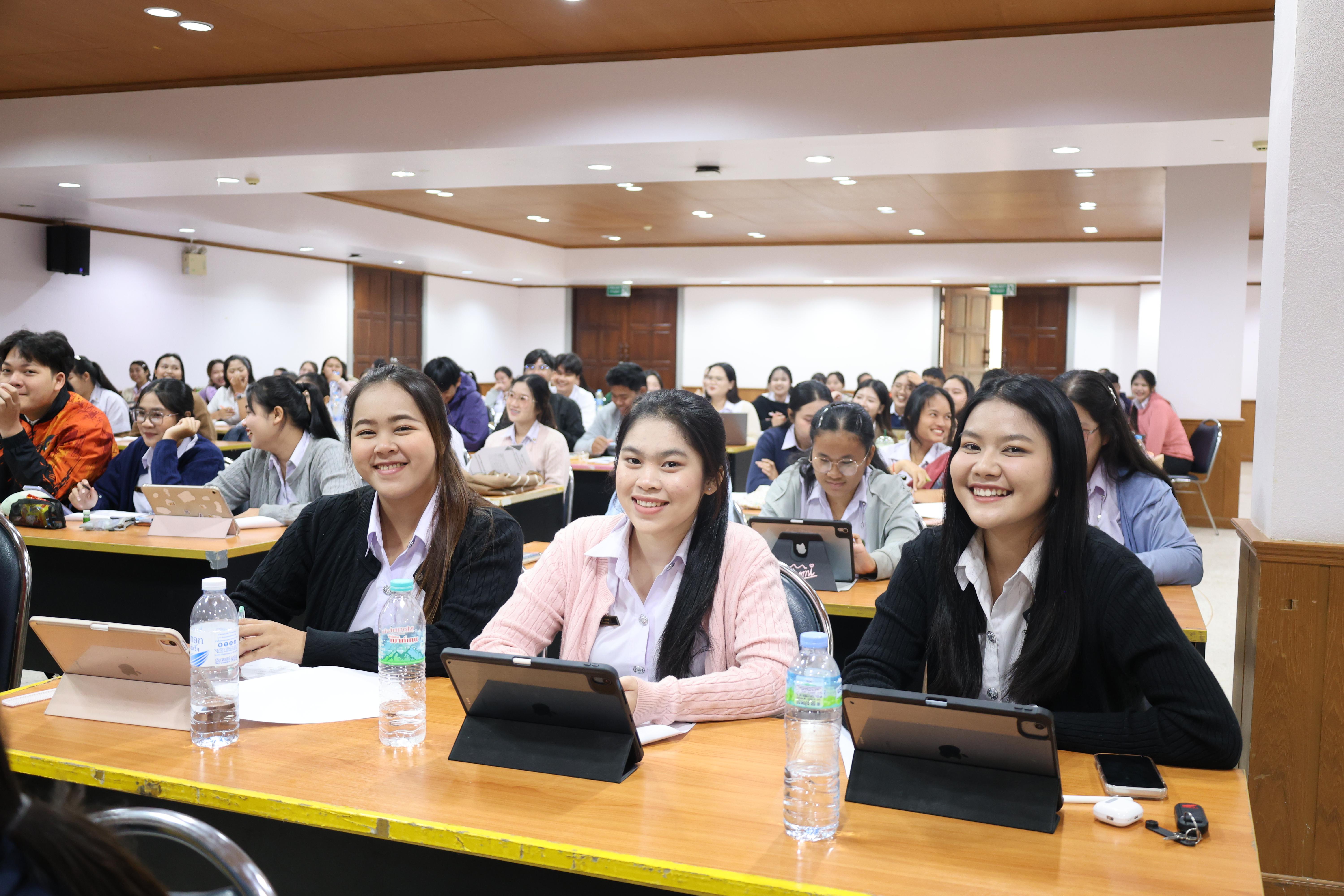 53. กิจกรรมอบรมสัมมนาเชิงปฏิบัติการพัฒนาทักษะนักศึกษาตามฐานสมรรถนะชั้นปีที่ 3 "ครูนักภาษา"