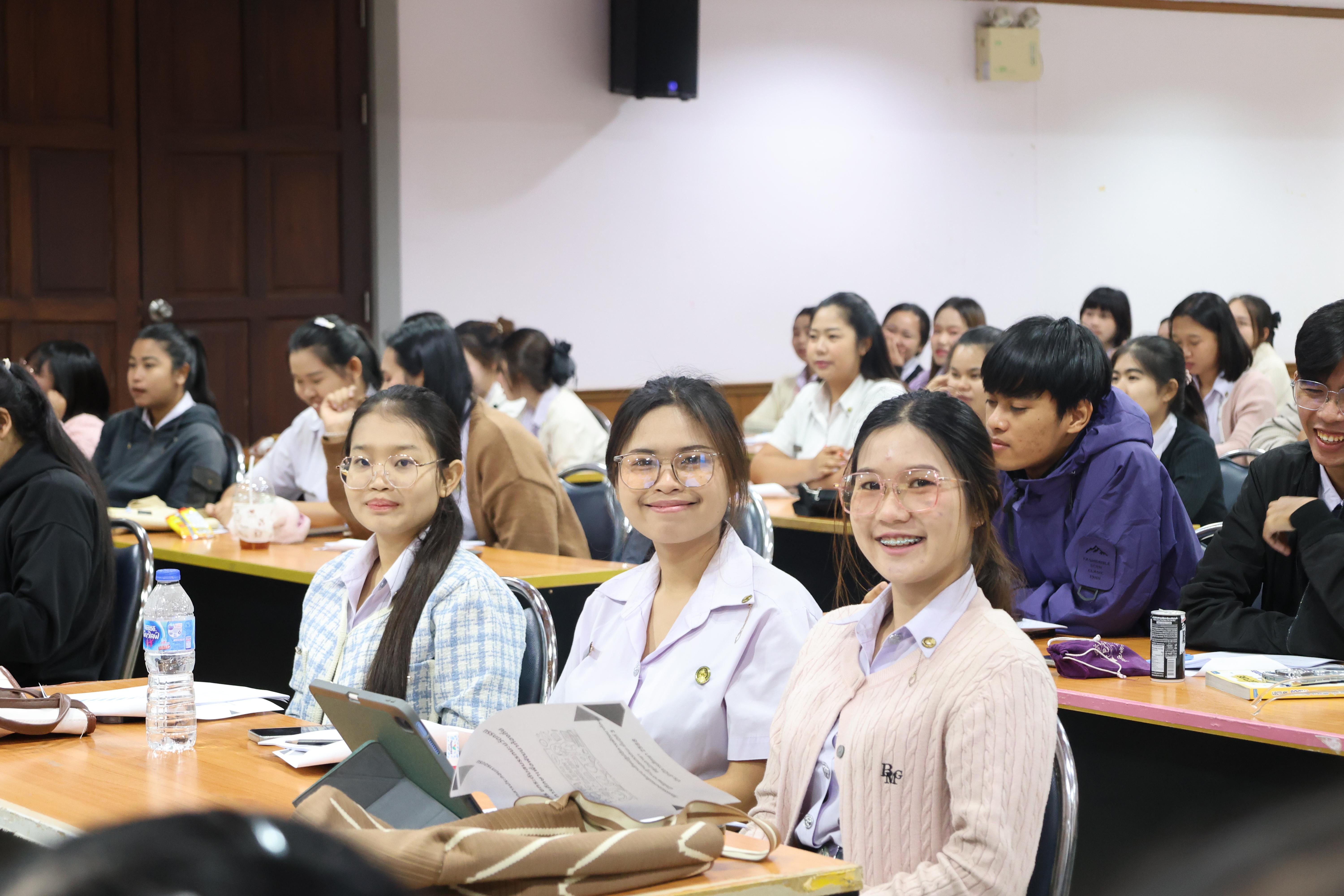 54. กิจกรรมอบรมสัมมนาเชิงปฏิบัติการพัฒนาทักษะนักศึกษาตามฐานสมรรถนะชั้นปีที่ 3 "ครูนักภาษา"