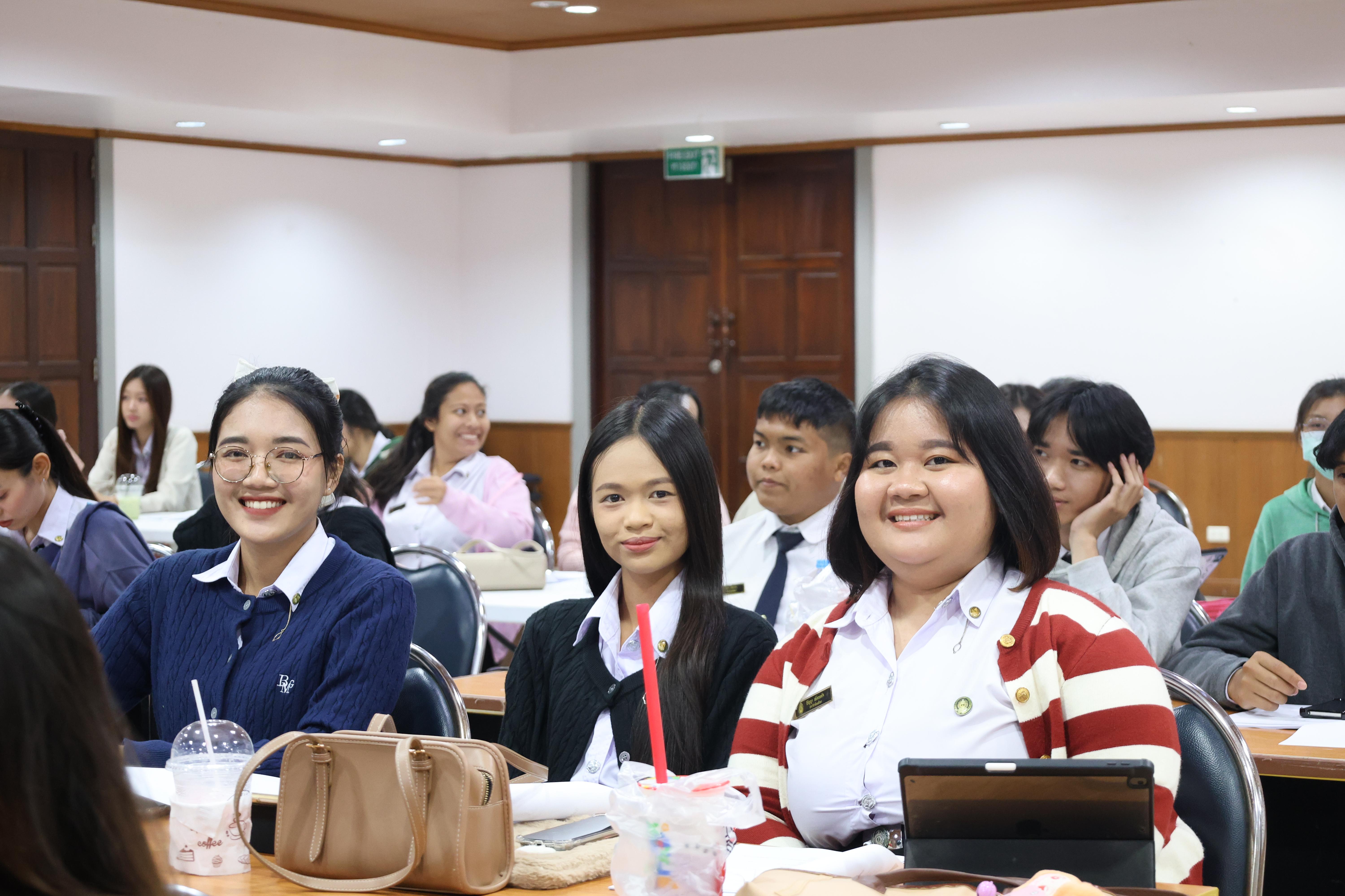 58. กิจกรรมอบรมสัมมนาเชิงปฏิบัติการพัฒนาทักษะนักศึกษาตามฐานสมรรถนะชั้นปีที่ 3 "ครูนักภาษา"