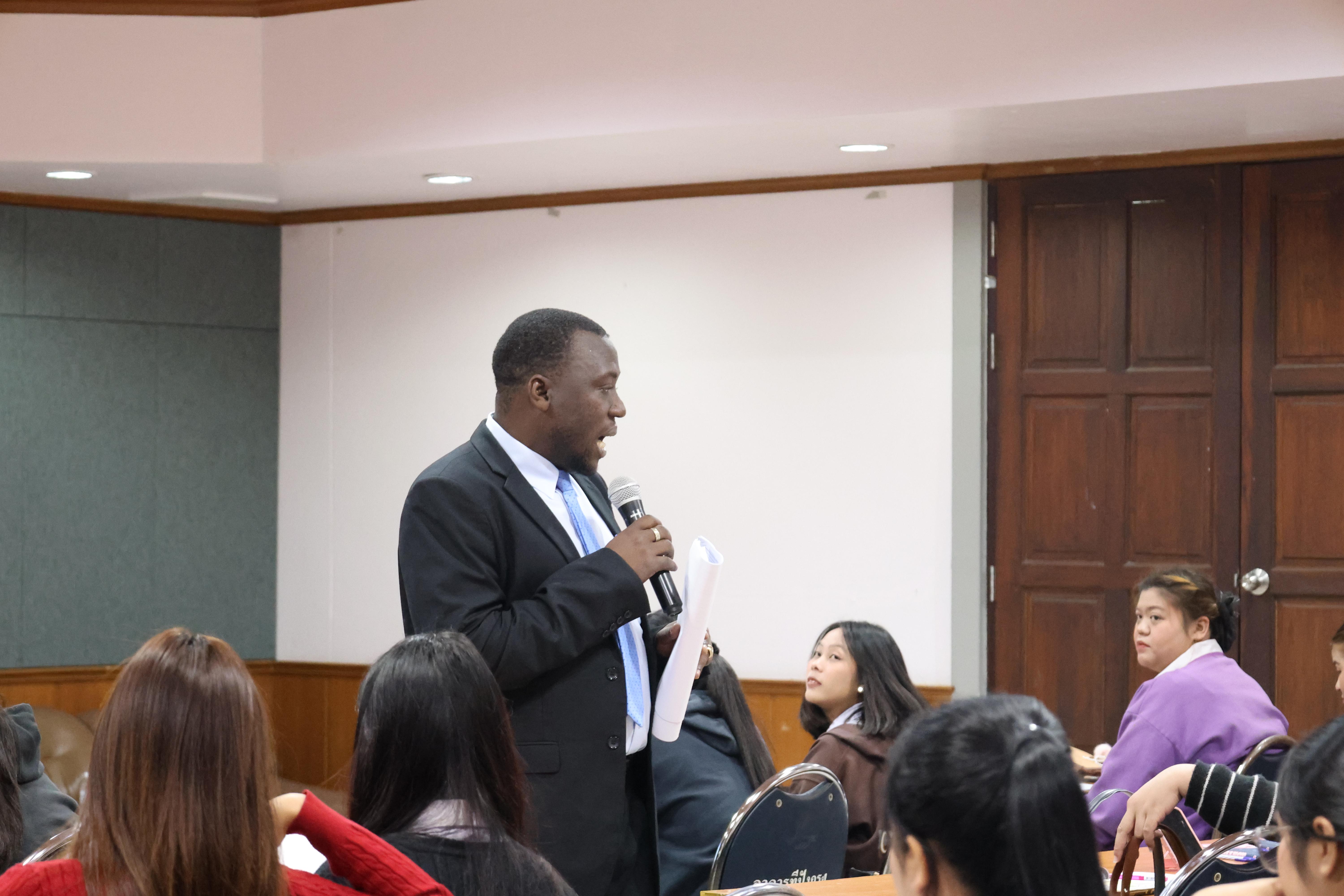 60. กิจกรรมอบรมสัมมนาเชิงปฏิบัติการพัฒนาทักษะนักศึกษาตามฐานสมรรถนะชั้นปีที่ 3 "ครูนักภาษา"