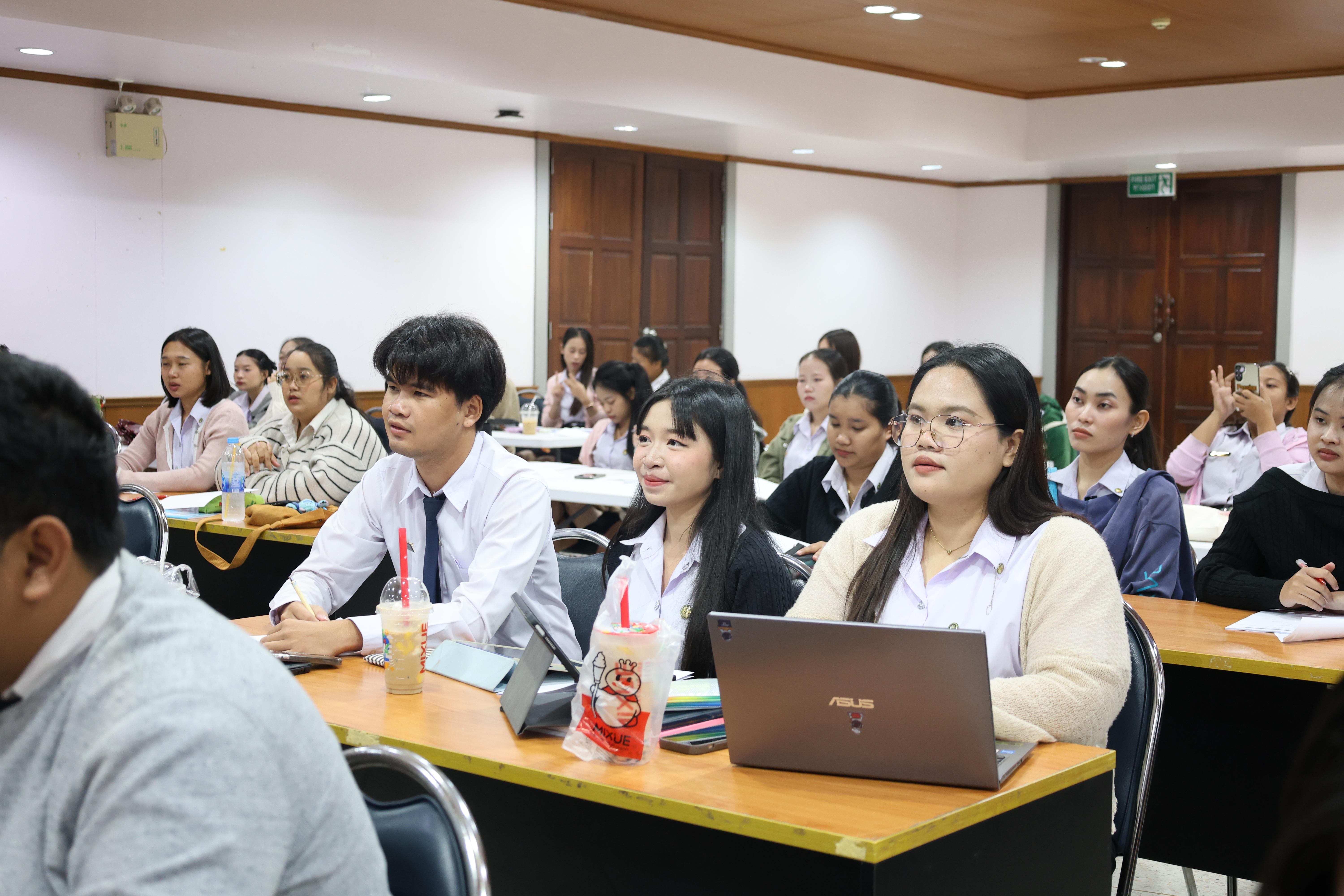 62. กิจกรรมอบรมสัมมนาเชิงปฏิบัติการพัฒนาทักษะนักศึกษาตามฐานสมรรถนะชั้นปีที่ 3 "ครูนักภาษา"