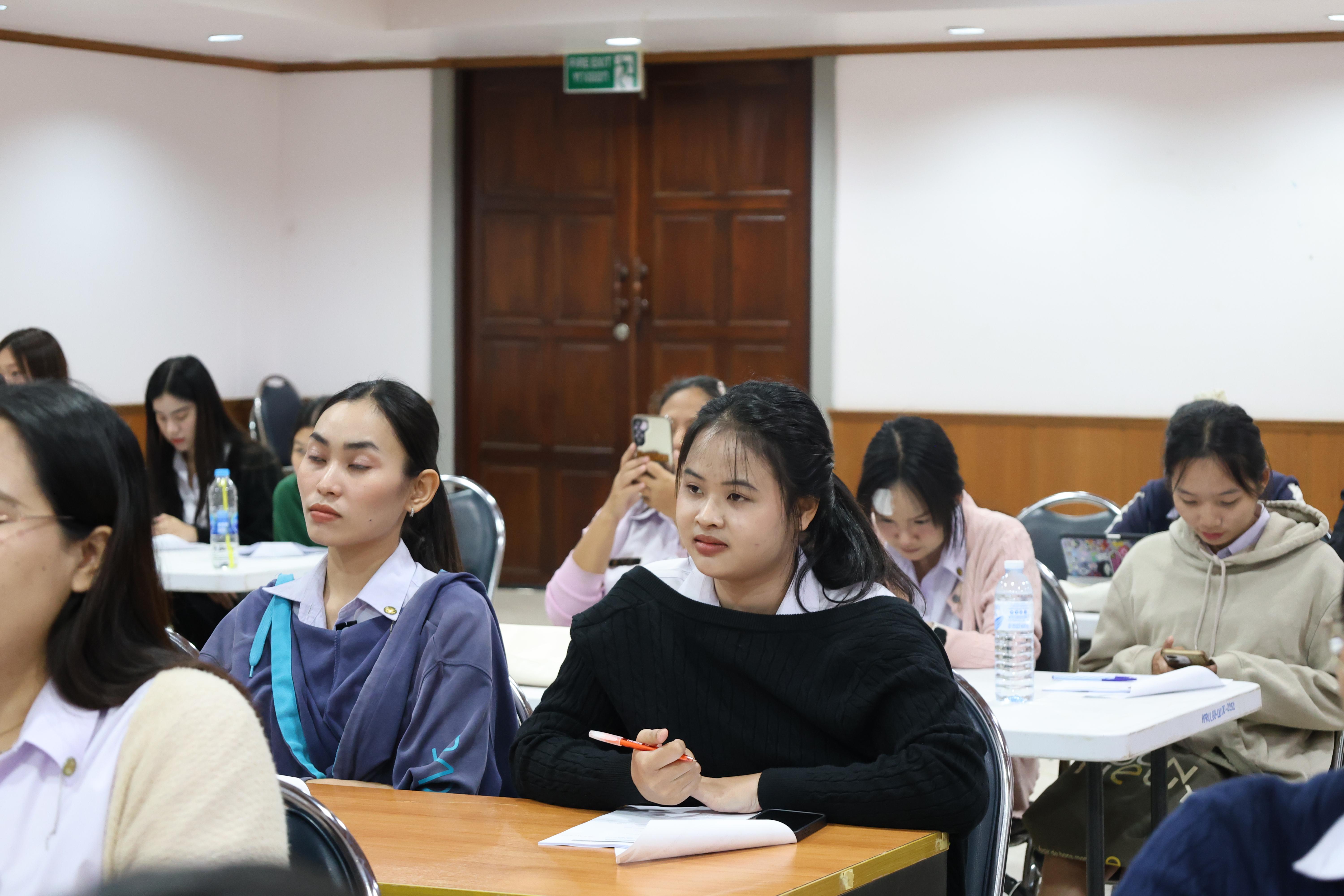 63. กิจกรรมอบรมสัมมนาเชิงปฏิบัติการพัฒนาทักษะนักศึกษาตามฐานสมรรถนะชั้นปีที่ 3 "ครูนักภาษา"