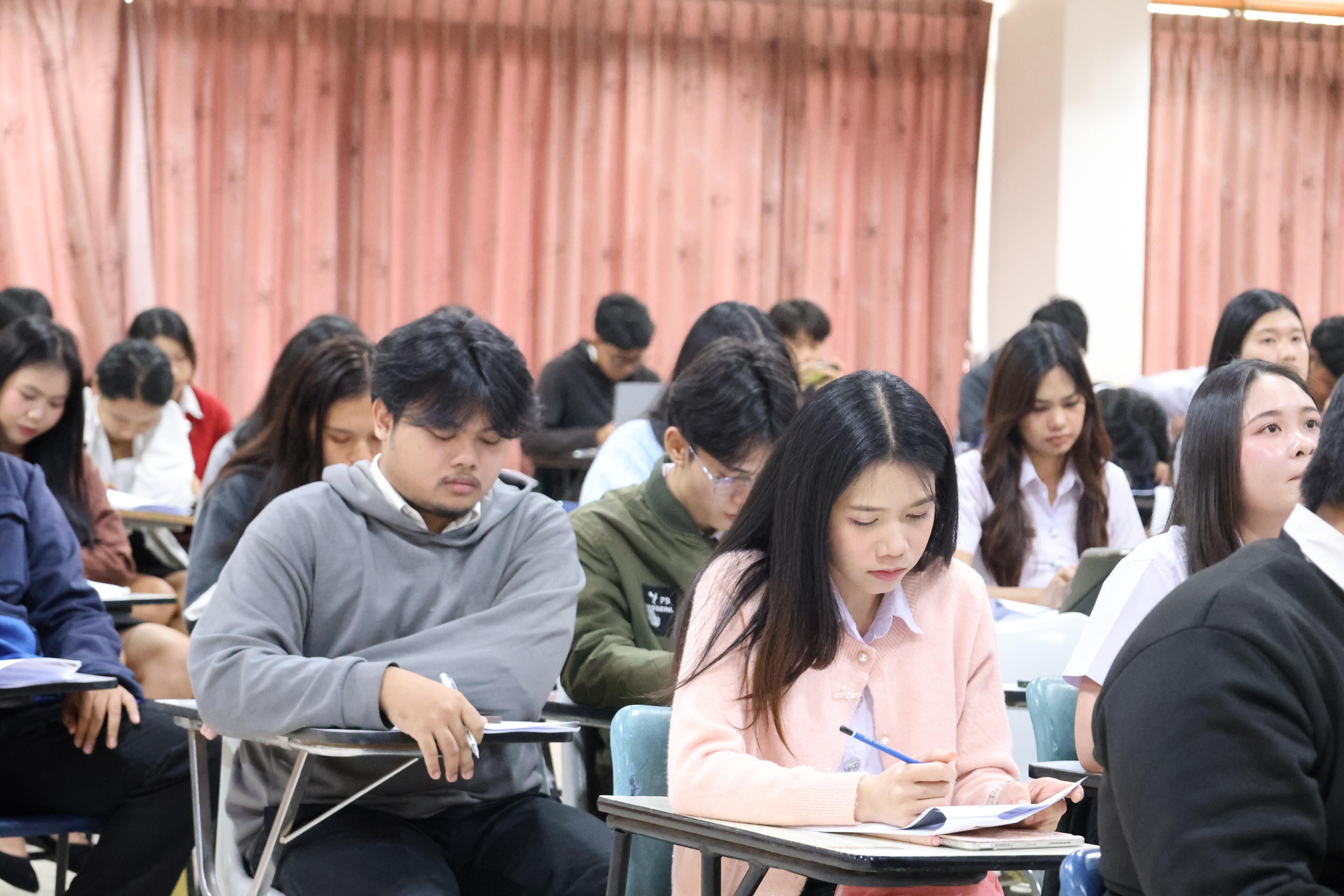 72. กิจกรรมอบรมสัมมนาเชิงปฏิบัติการพัฒนาทักษะนักศึกษาตามฐานสมรรถนะชั้นปีที่ 3 "ครูนักภาษา"