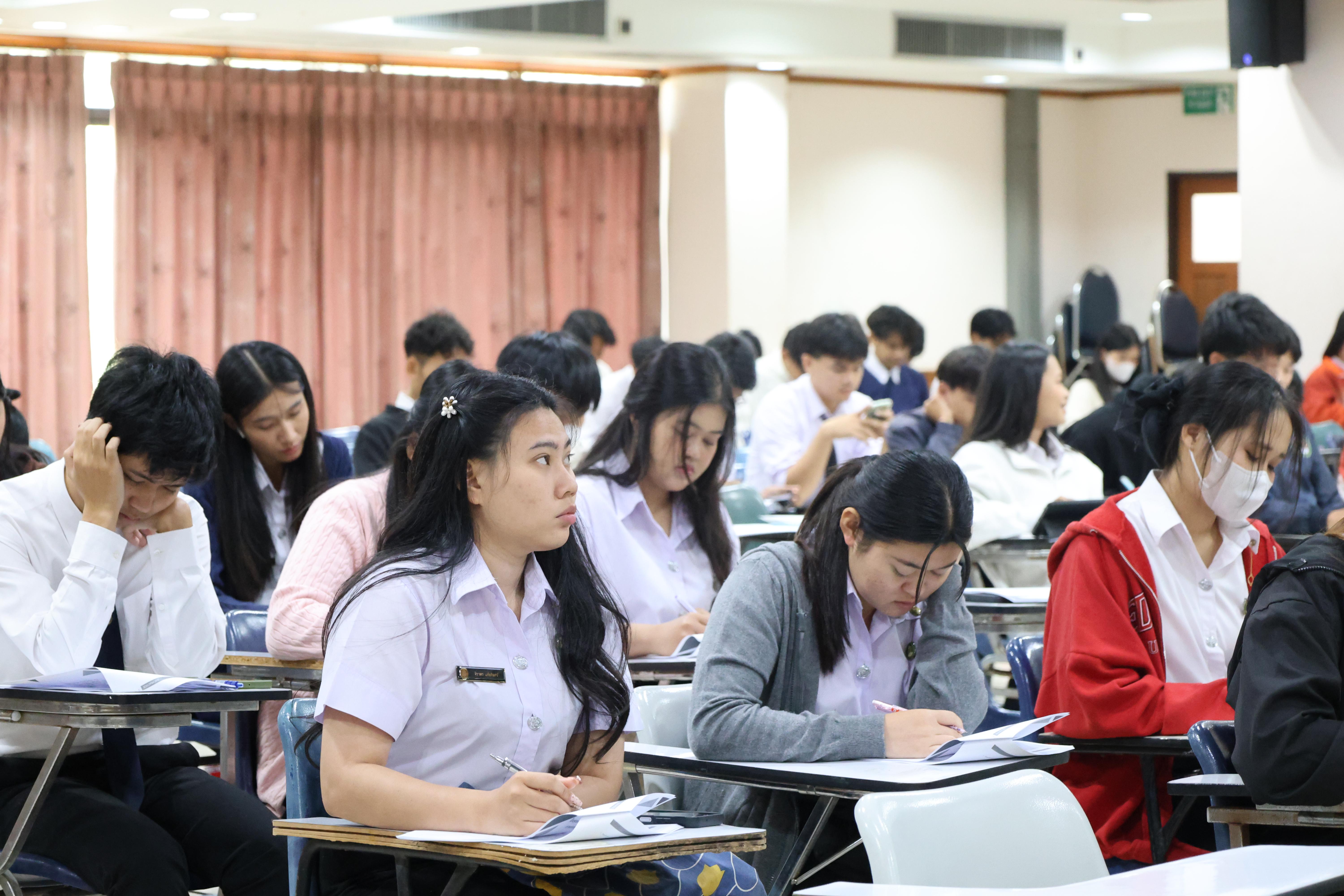 73. กิจกรรมอบรมสัมมนาเชิงปฏิบัติการพัฒนาทักษะนักศึกษาตามฐานสมรรถนะชั้นปีที่ 3 "ครูนักภาษา"