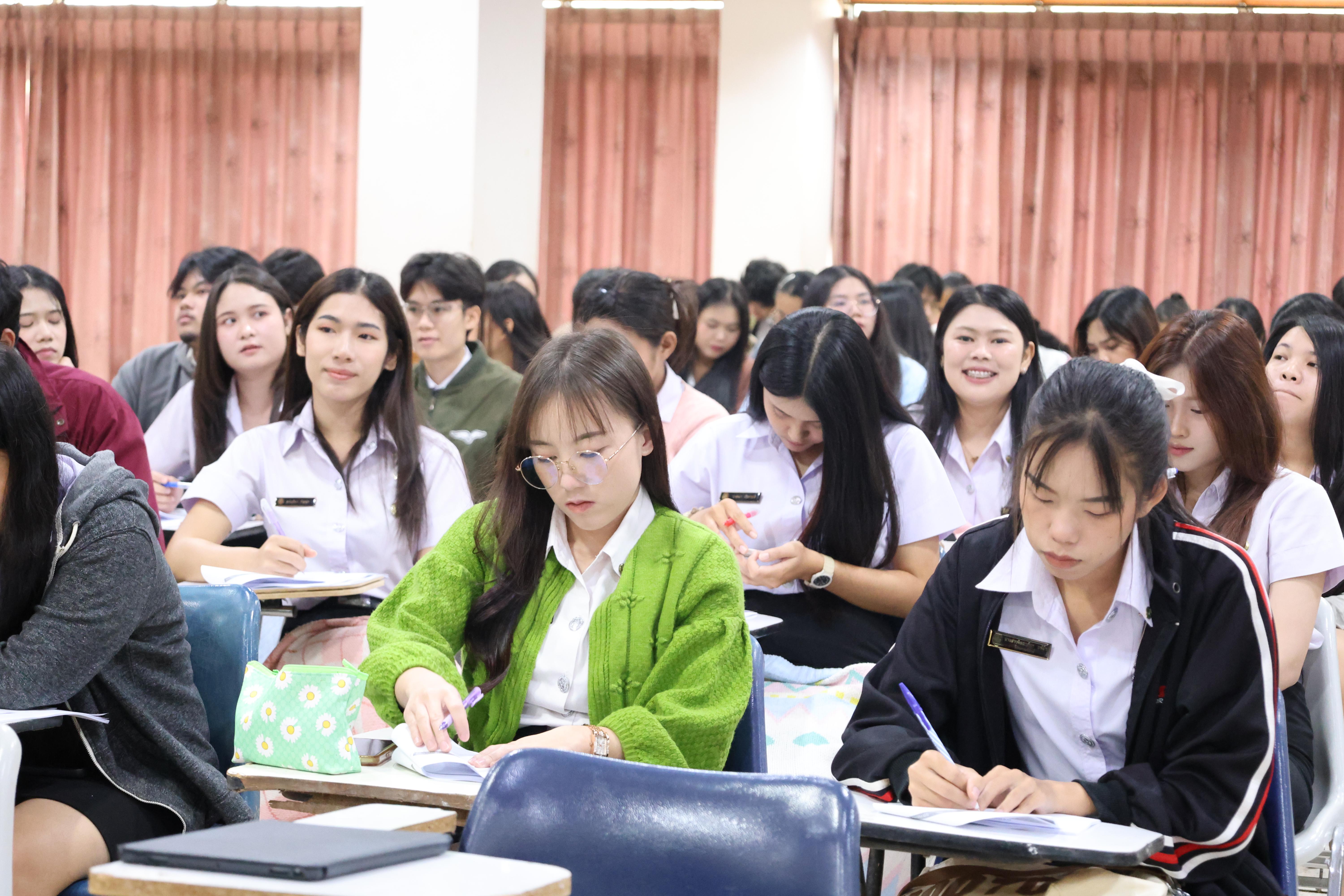 75. กิจกรรมอบรมสัมมนาเชิงปฏิบัติการพัฒนาทักษะนักศึกษาตามฐานสมรรถนะชั้นปีที่ 3 "ครูนักภาษา"