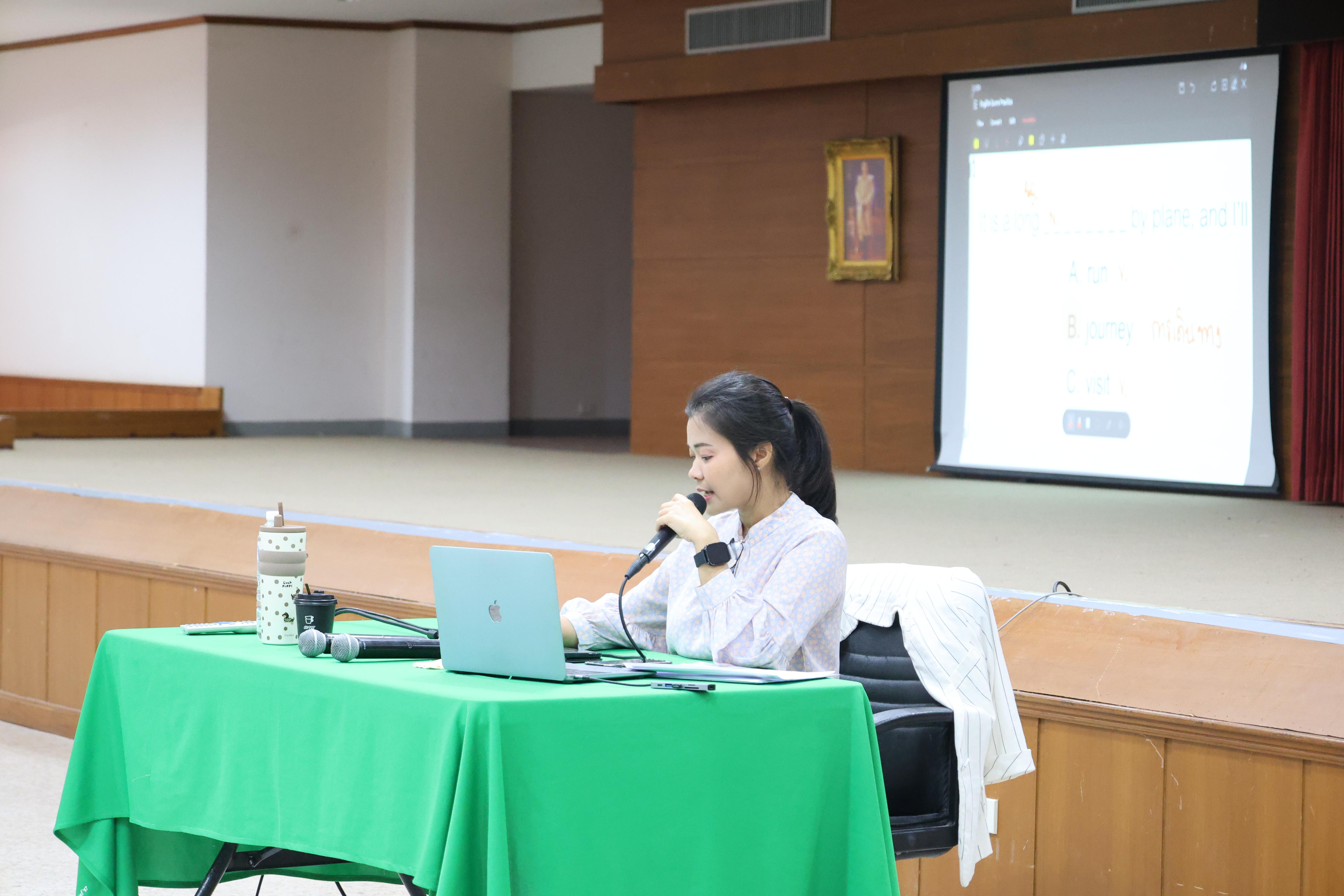 76. กิจกรรมอบรมสัมมนาเชิงปฏิบัติการพัฒนาทักษะนักศึกษาตามฐานสมรรถนะชั้นปีที่ 3 "ครูนักภาษา"