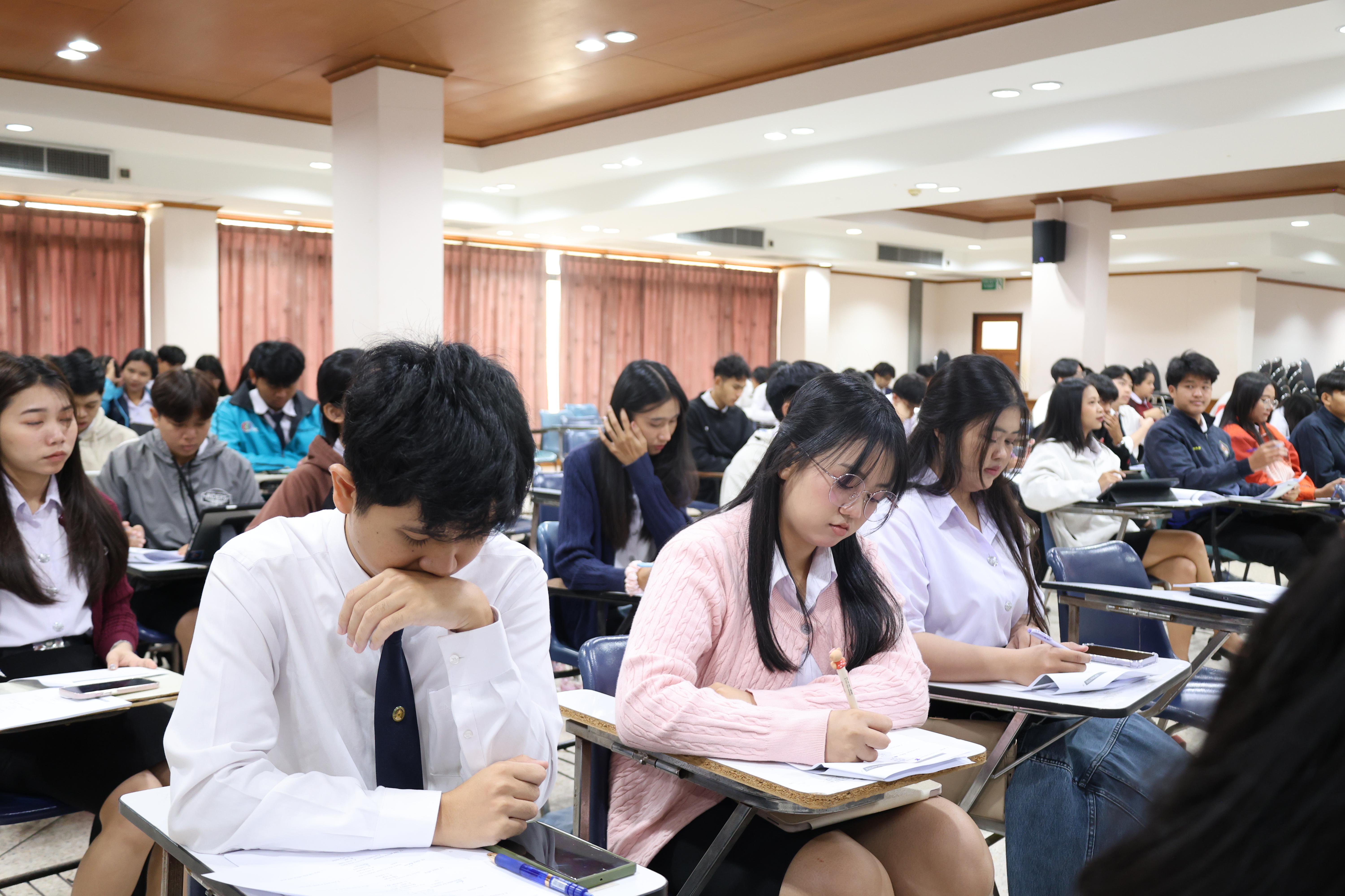 79. กิจกรรมอบรมสัมมนาเชิงปฏิบัติการพัฒนาทักษะนักศึกษาตามฐานสมรรถนะชั้นปีที่ 3 "ครูนักภาษา"