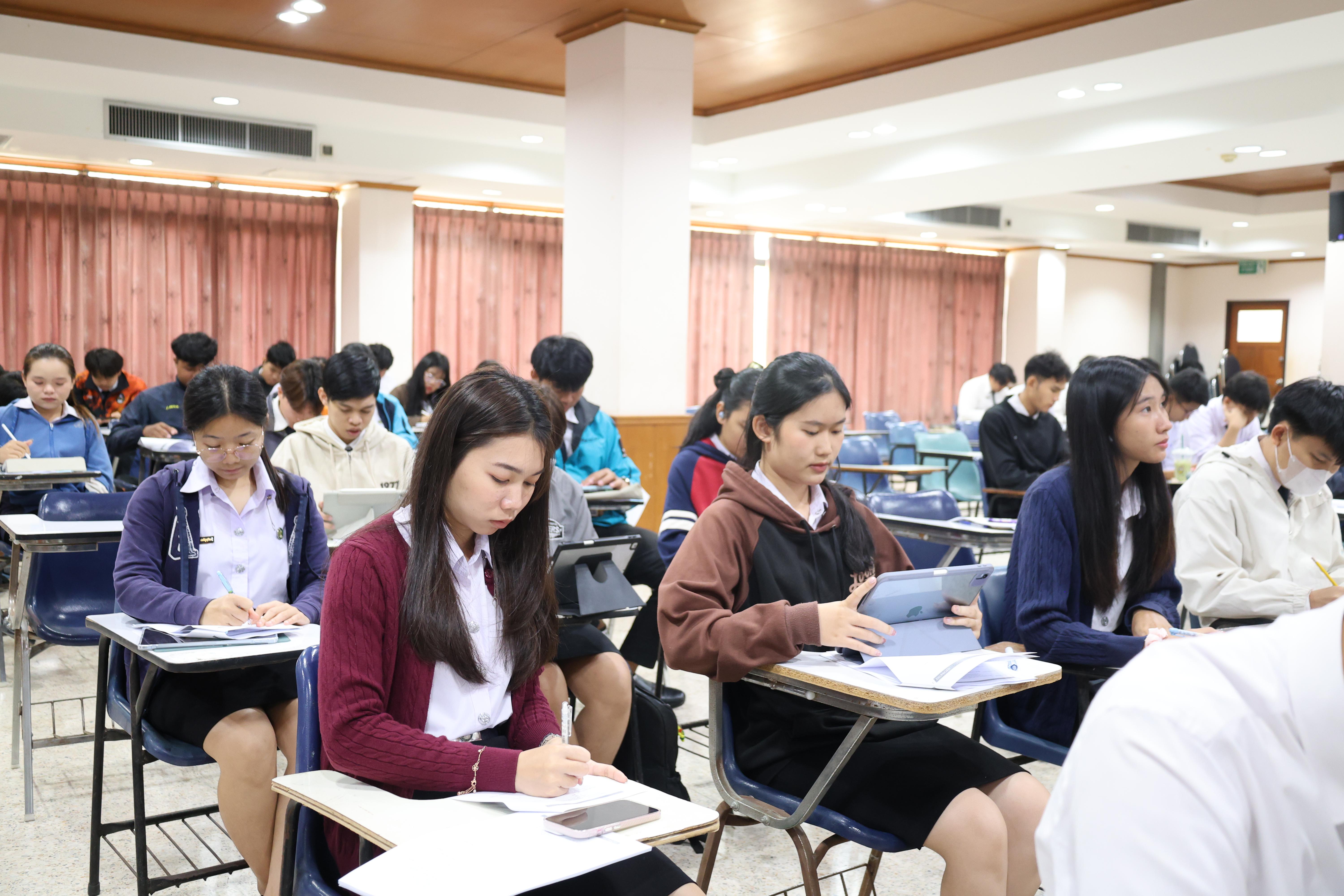 80. กิจกรรมอบรมสัมมนาเชิงปฏิบัติการพัฒนาทักษะนักศึกษาตามฐานสมรรถนะชั้นปีที่ 3 "ครูนักภาษา"