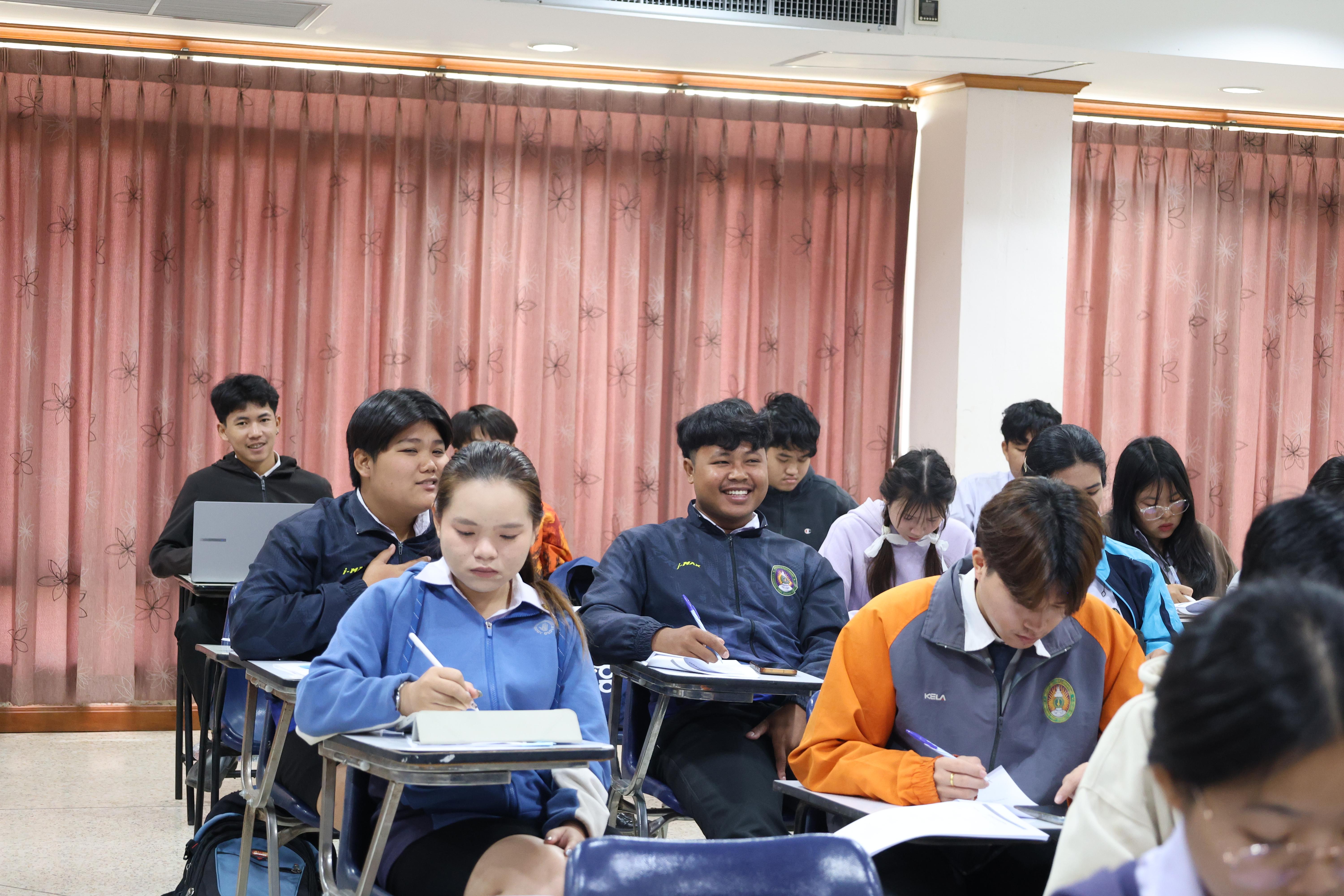 84. กิจกรรมอบรมสัมมนาเชิงปฏิบัติการพัฒนาทักษะนักศึกษาตามฐานสมรรถนะชั้นปีที่ 3 "ครูนักภาษา"