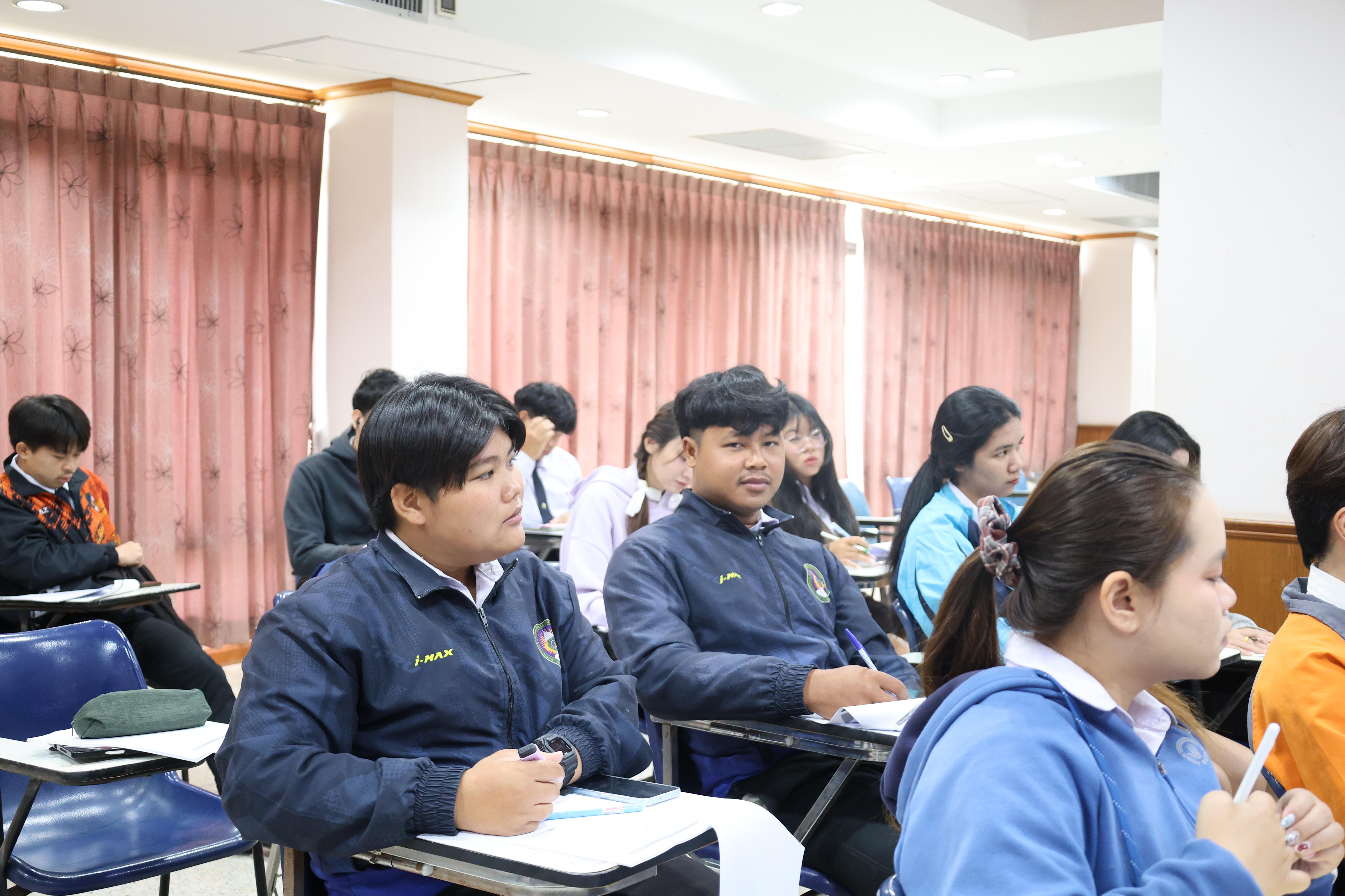 88. กิจกรรมอบรมสัมมนาเชิงปฏิบัติการพัฒนาทักษะนักศึกษาตามฐานสมรรถนะชั้นปีที่ 3 "ครูนักภาษา"