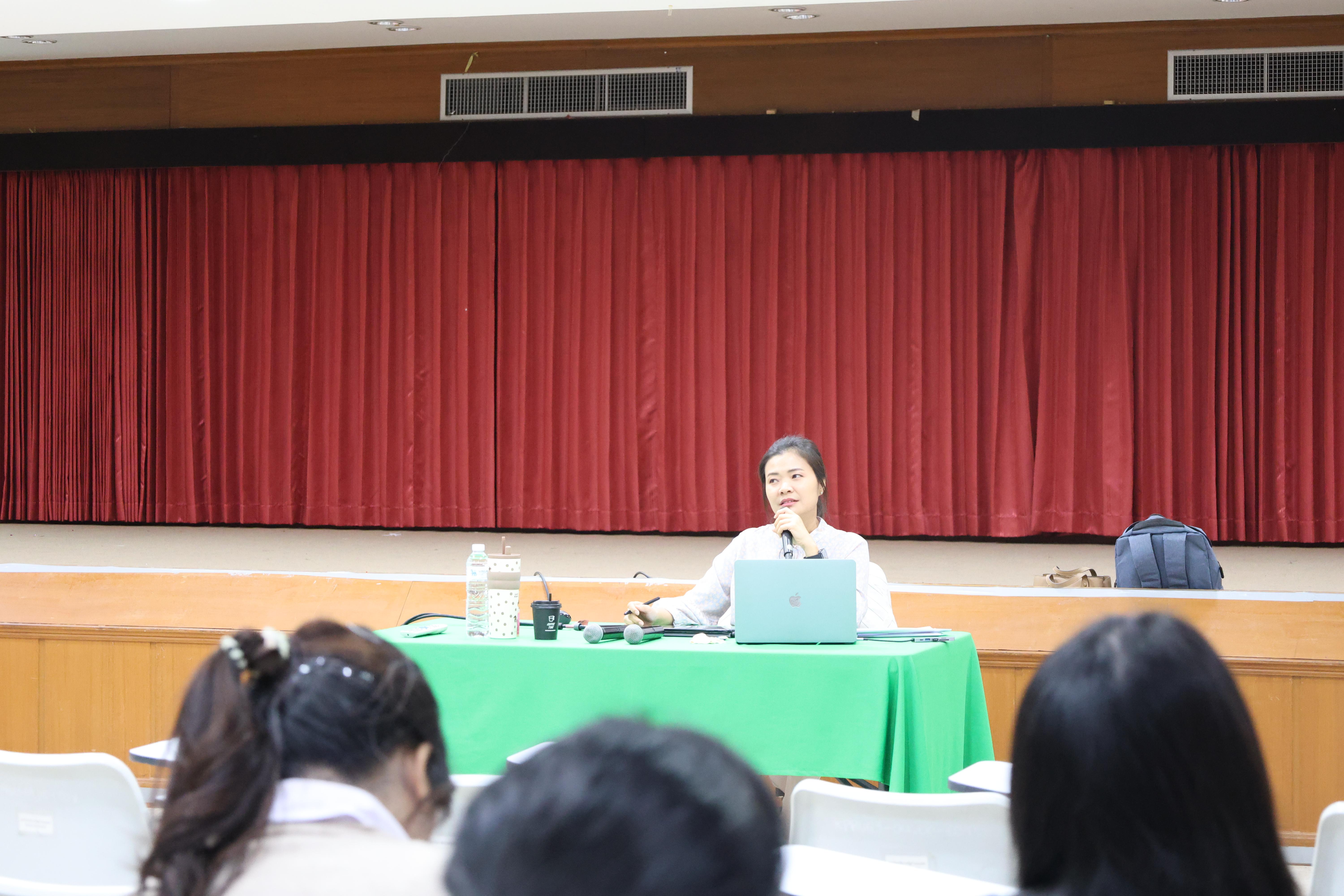 89. กิจกรรมอบรมสัมมนาเชิงปฏิบัติการพัฒนาทักษะนักศึกษาตามฐานสมรรถนะชั้นปีที่ 3 "ครูนักภาษา"