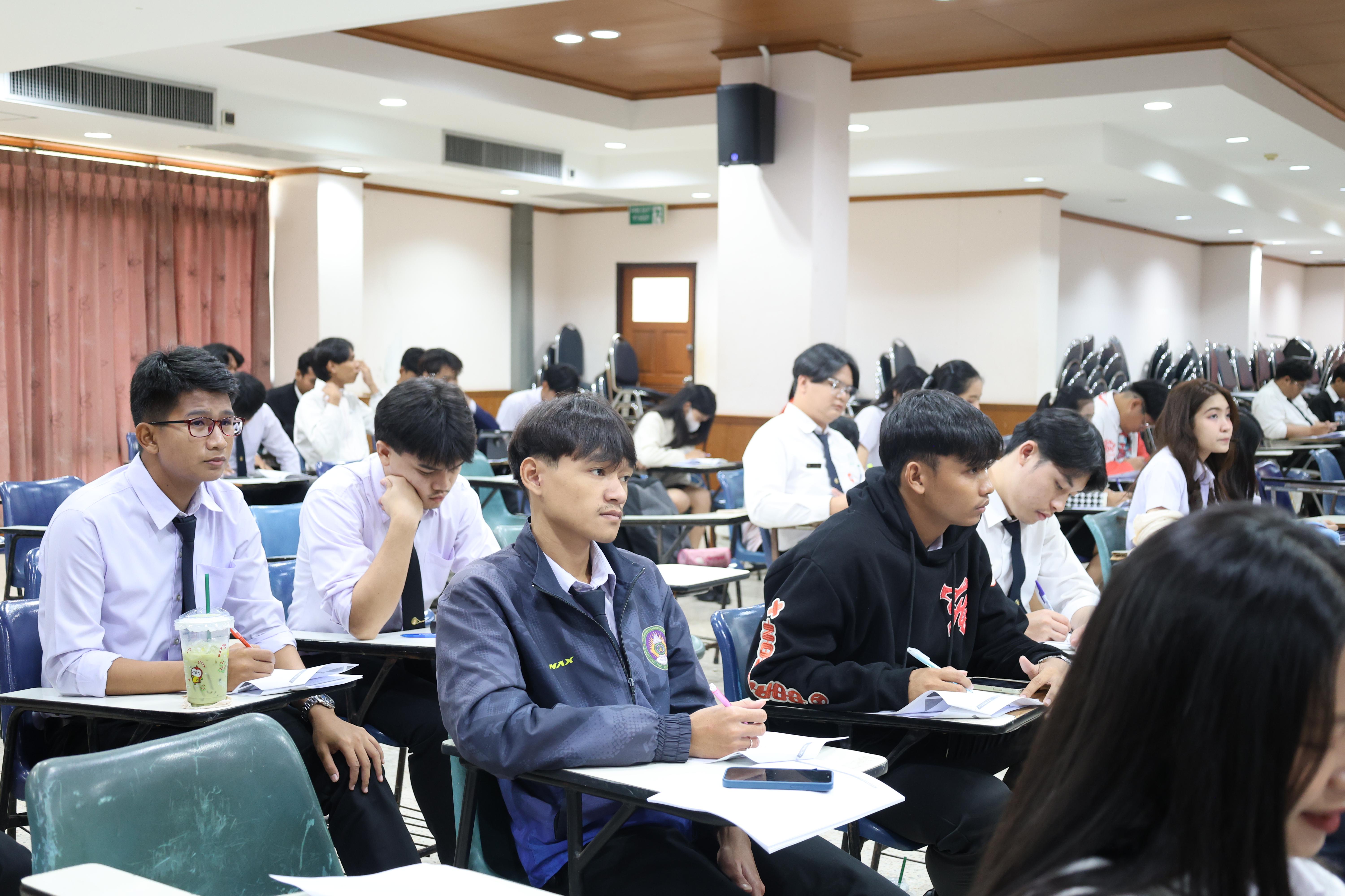 92. กิจกรรมอบรมสัมมนาเชิงปฏิบัติการพัฒนาทักษะนักศึกษาตามฐานสมรรถนะชั้นปีที่ 3 "ครูนักภาษา"