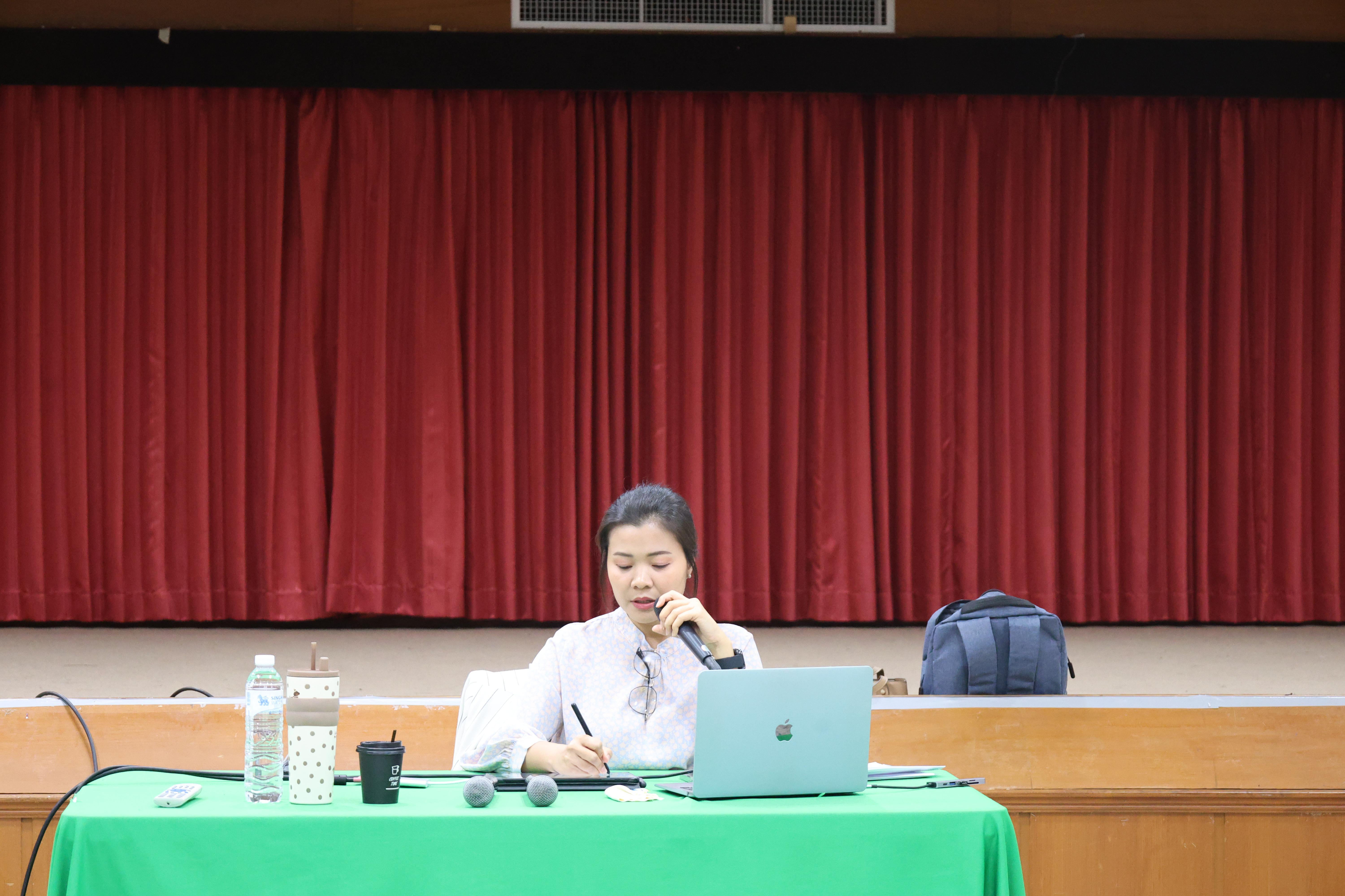 97. กิจกรรมอบรมสัมมนาเชิงปฏิบัติการพัฒนาทักษะนักศึกษาตามฐานสมรรถนะชั้นปีที่ 3 "ครูนักภาษา"