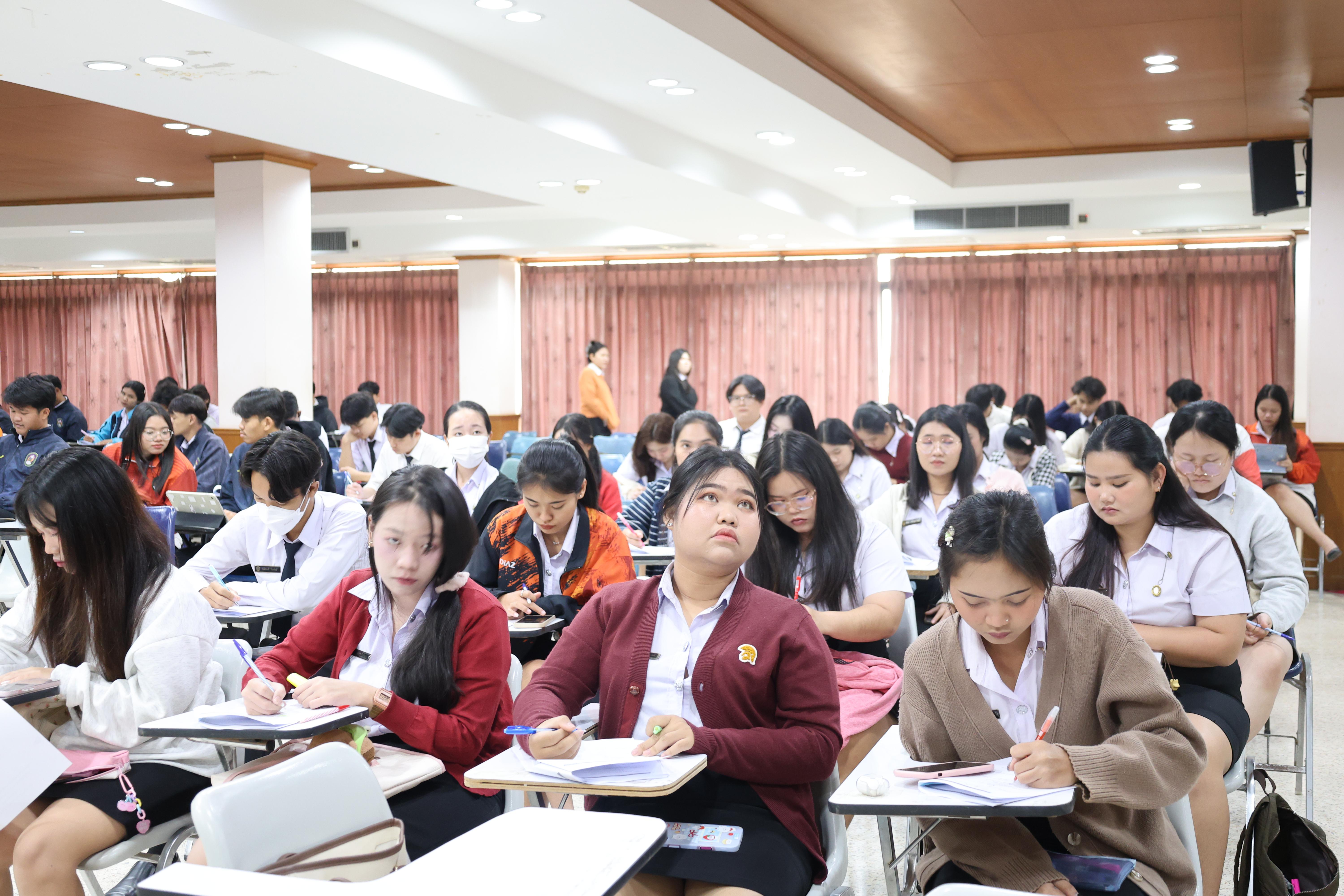 99. กิจกรรมอบรมสัมมนาเชิงปฏิบัติการพัฒนาทักษะนักศึกษาตามฐานสมรรถนะชั้นปีที่ 3 "ครูนักภาษา"