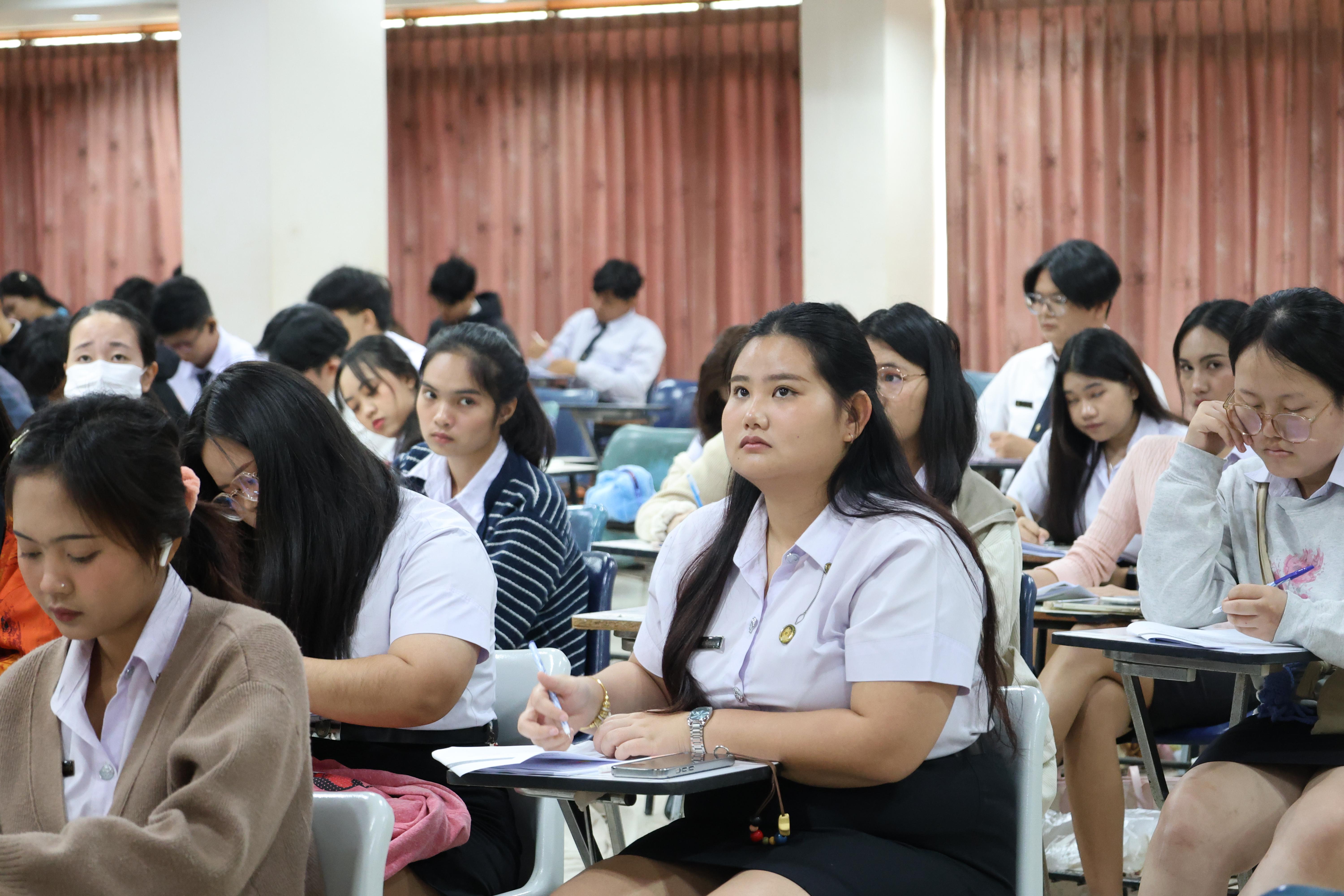 106. กิจกรรมอบรมสัมมนาเชิงปฏิบัติการพัฒนาทักษะนักศึกษาตามฐานสมรรถนะชั้นปีที่ 3 "ครูนักภาษา"