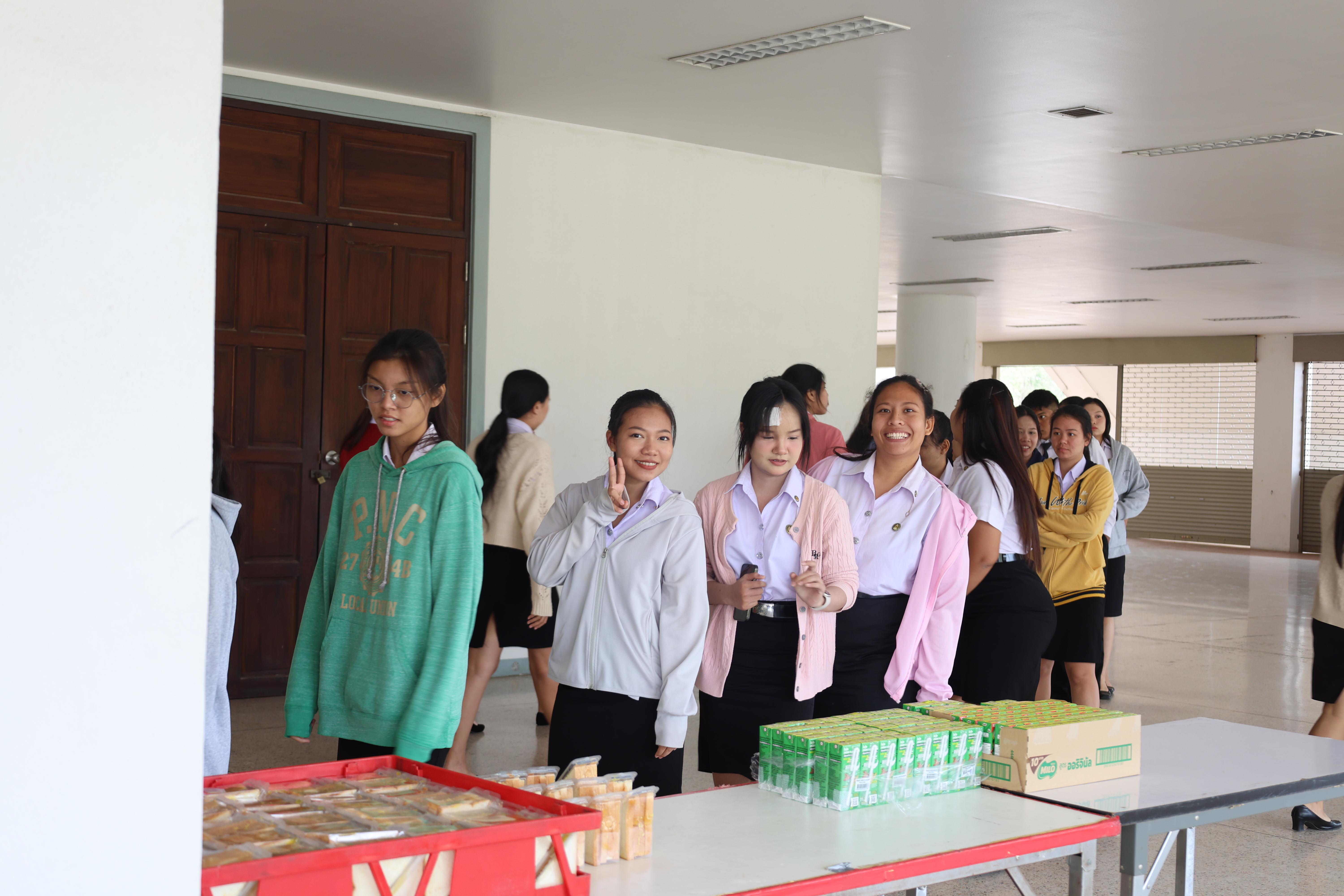 114. กิจกรรมอบรมสัมมนาเชิงปฏิบัติการพัฒนาทักษะนักศึกษาตามฐานสมรรถนะชั้นปีที่ 3 "ครูนักภาษา"