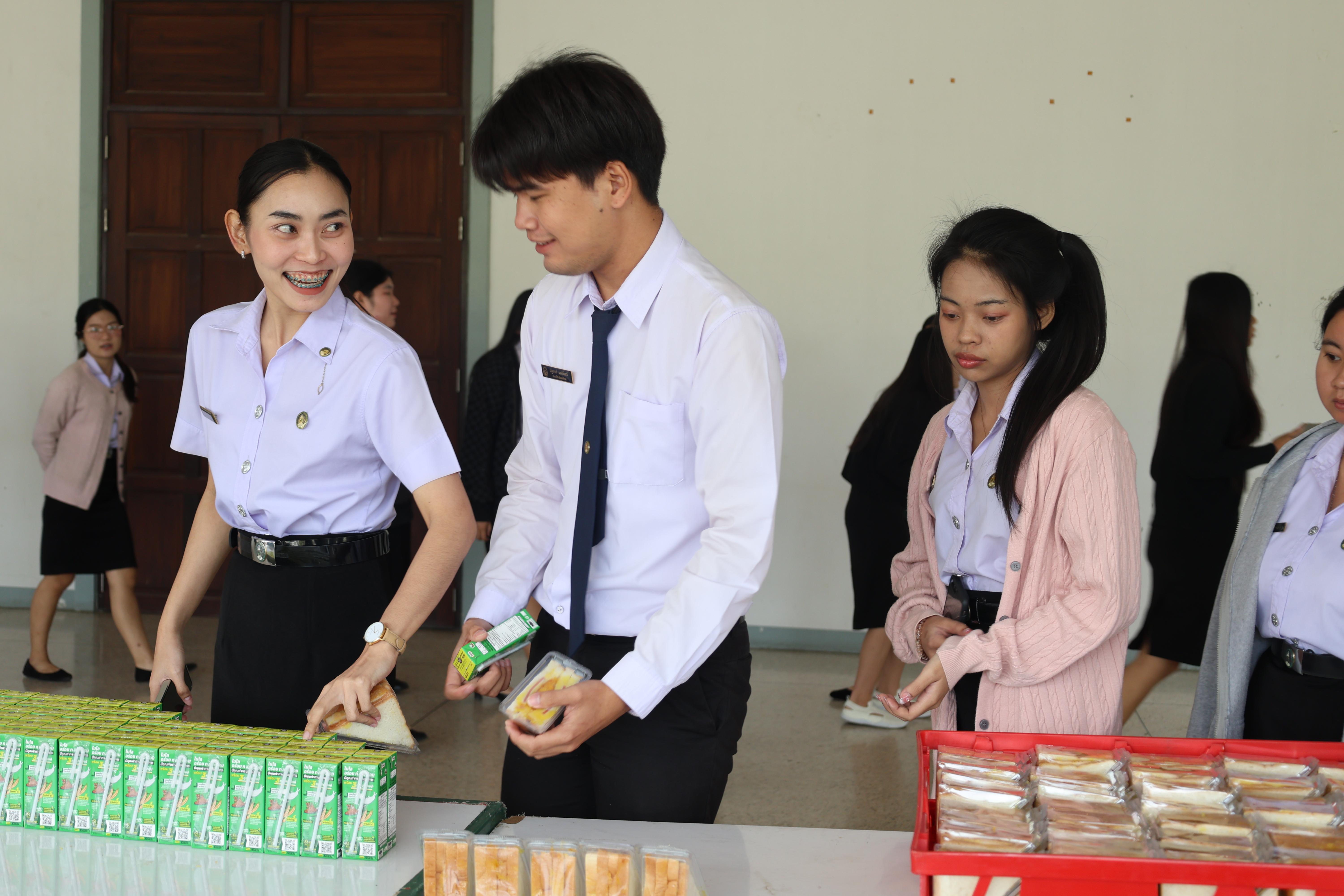 115. กิจกรรมอบรมสัมมนาเชิงปฏิบัติการพัฒนาทักษะนักศึกษาตามฐานสมรรถนะชั้นปีที่ 3 "ครูนักภาษา"