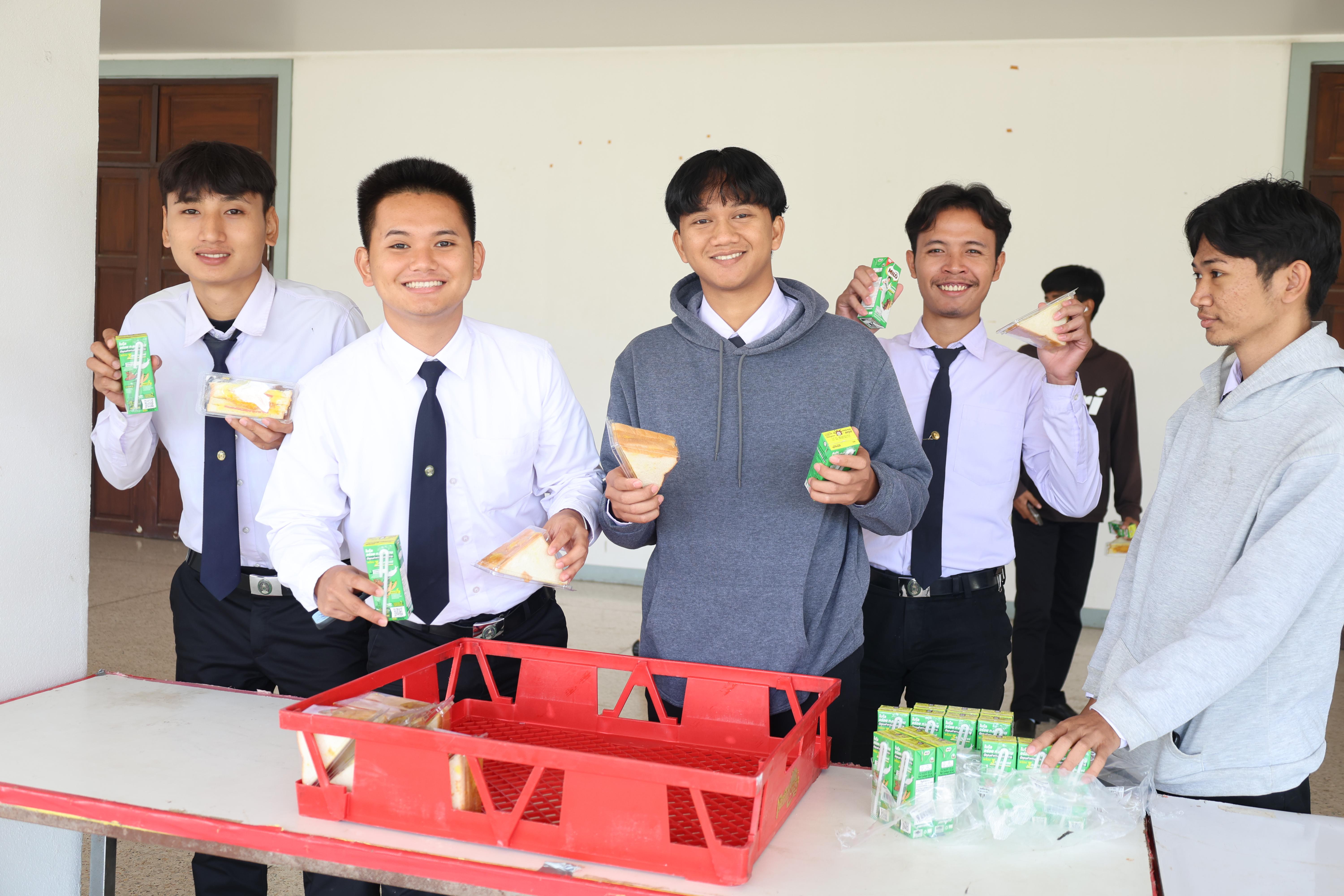 117. กิจกรรมอบรมสัมมนาเชิงปฏิบัติการพัฒนาทักษะนักศึกษาตามฐานสมรรถนะชั้นปีที่ 3 "ครูนักภาษา"